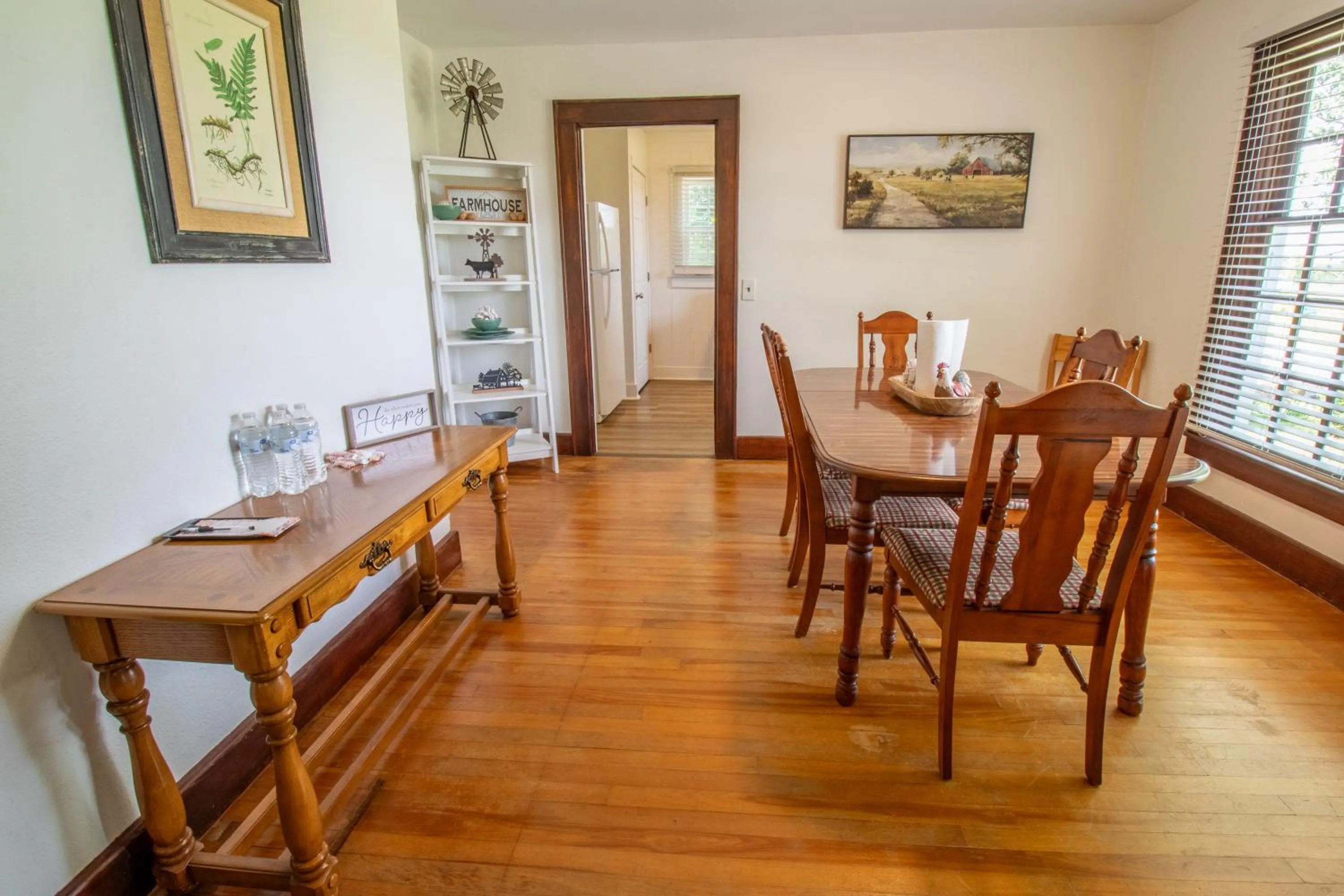 Dining area in Kozy Haven Log Cabin Rentals