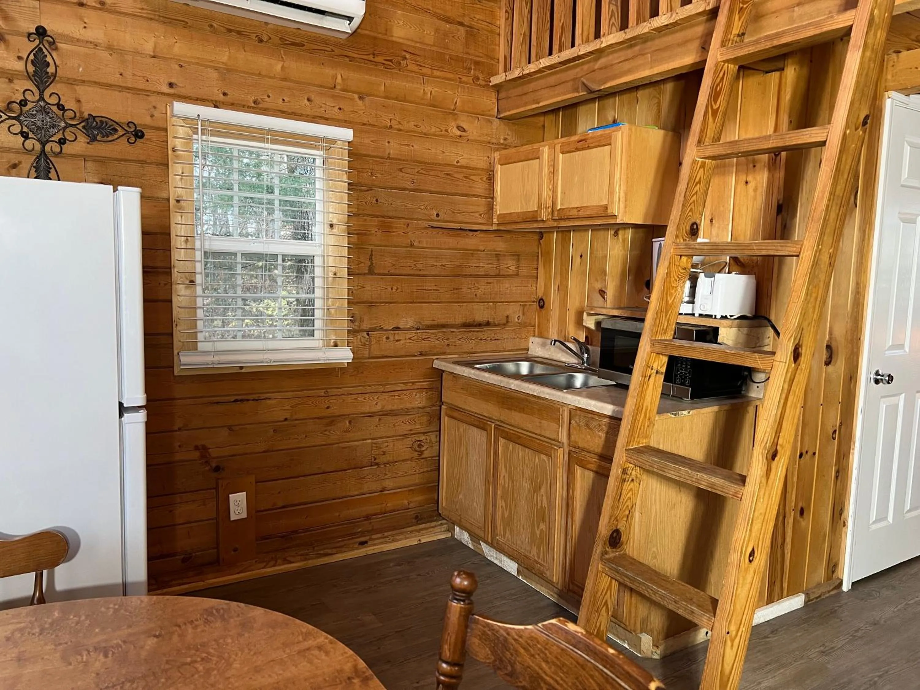 TV and multimedia in Kozy Haven Log Cabin Rentals