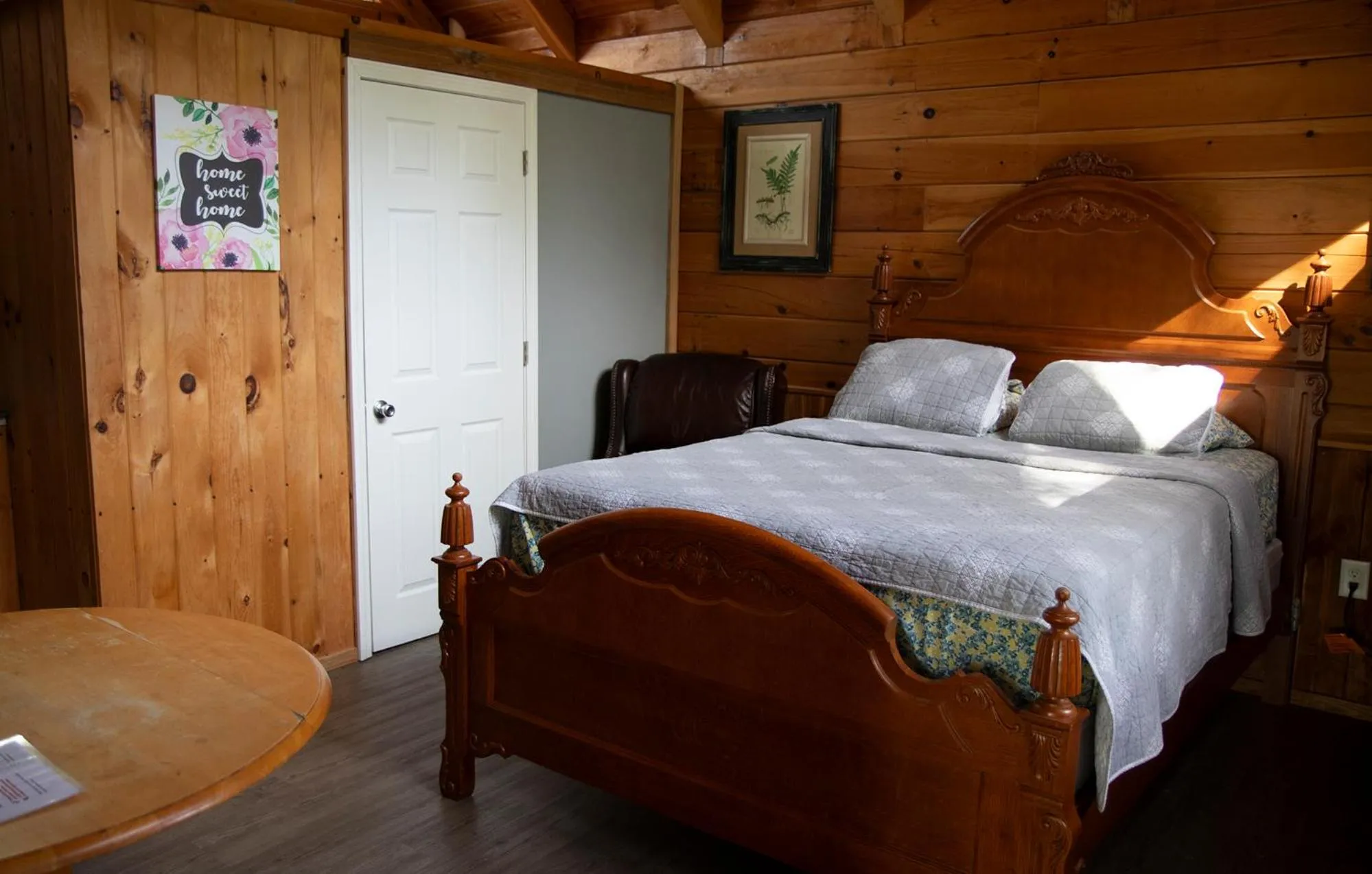 Photo of the whole room, Bed in Kozy Haven Log Cabin Rentals