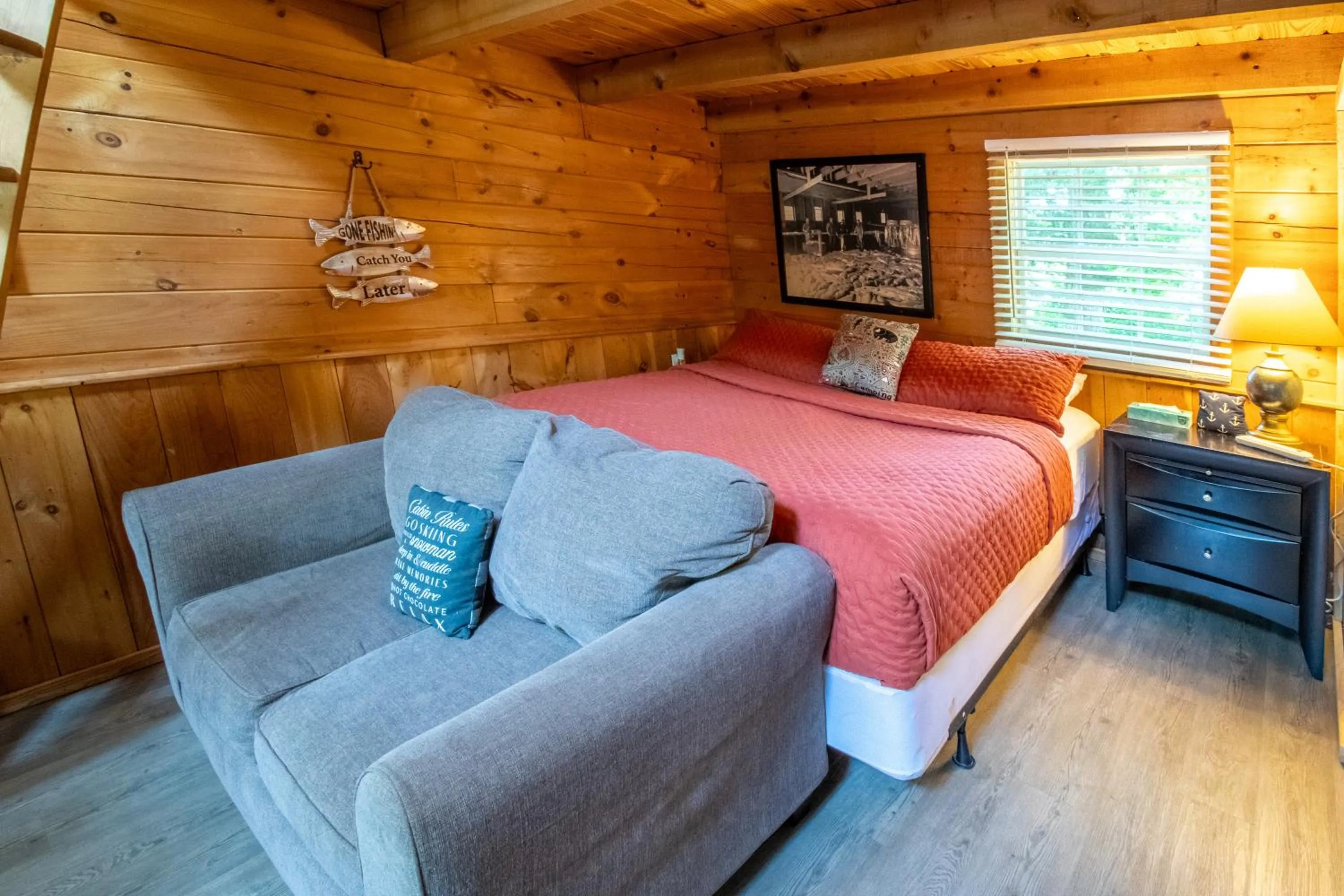 Photo of the whole room, Bed in Kozy Haven Log Cabin Rentals