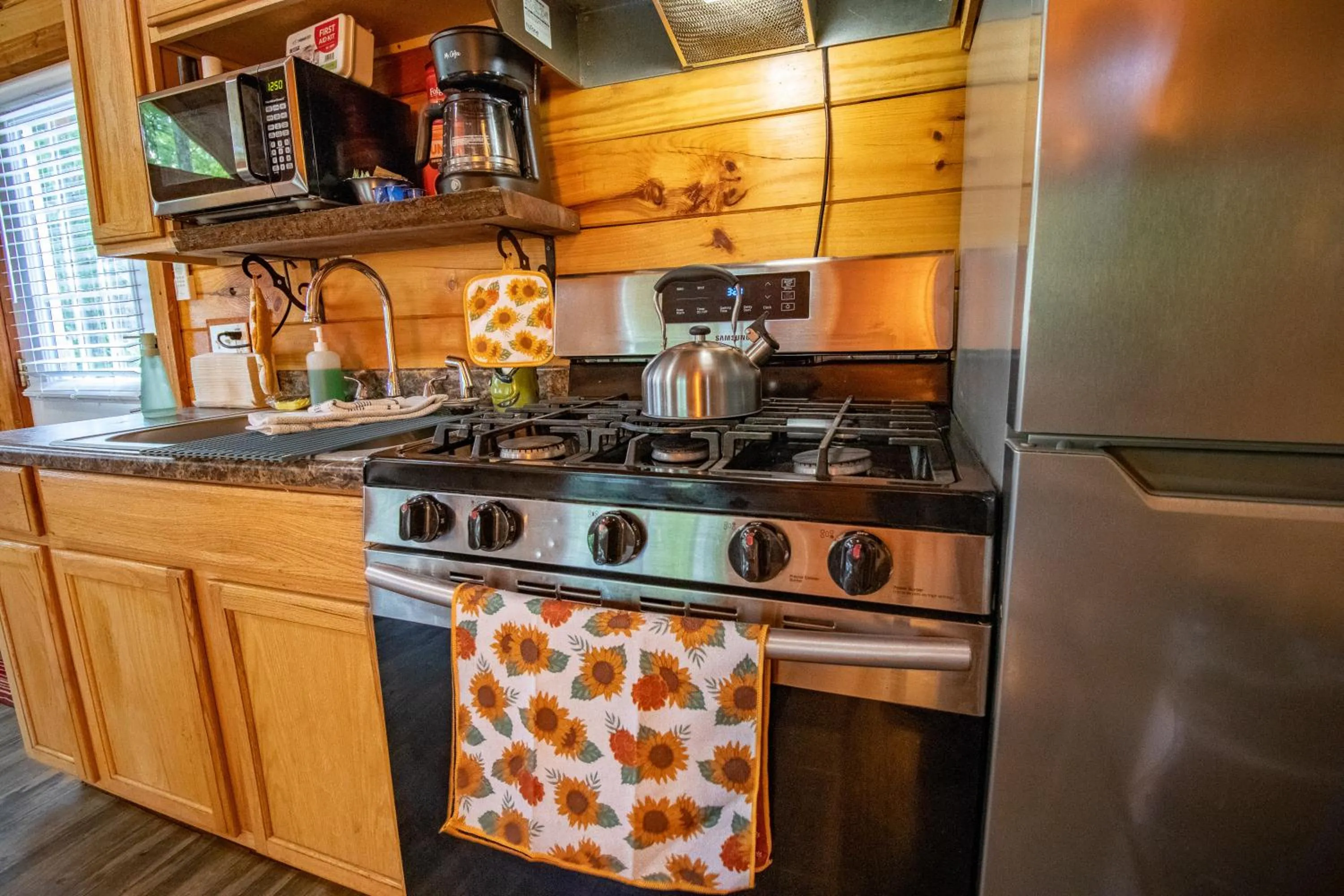 Kitchen or kitchenette in Kozy Haven Log Cabin Rentals