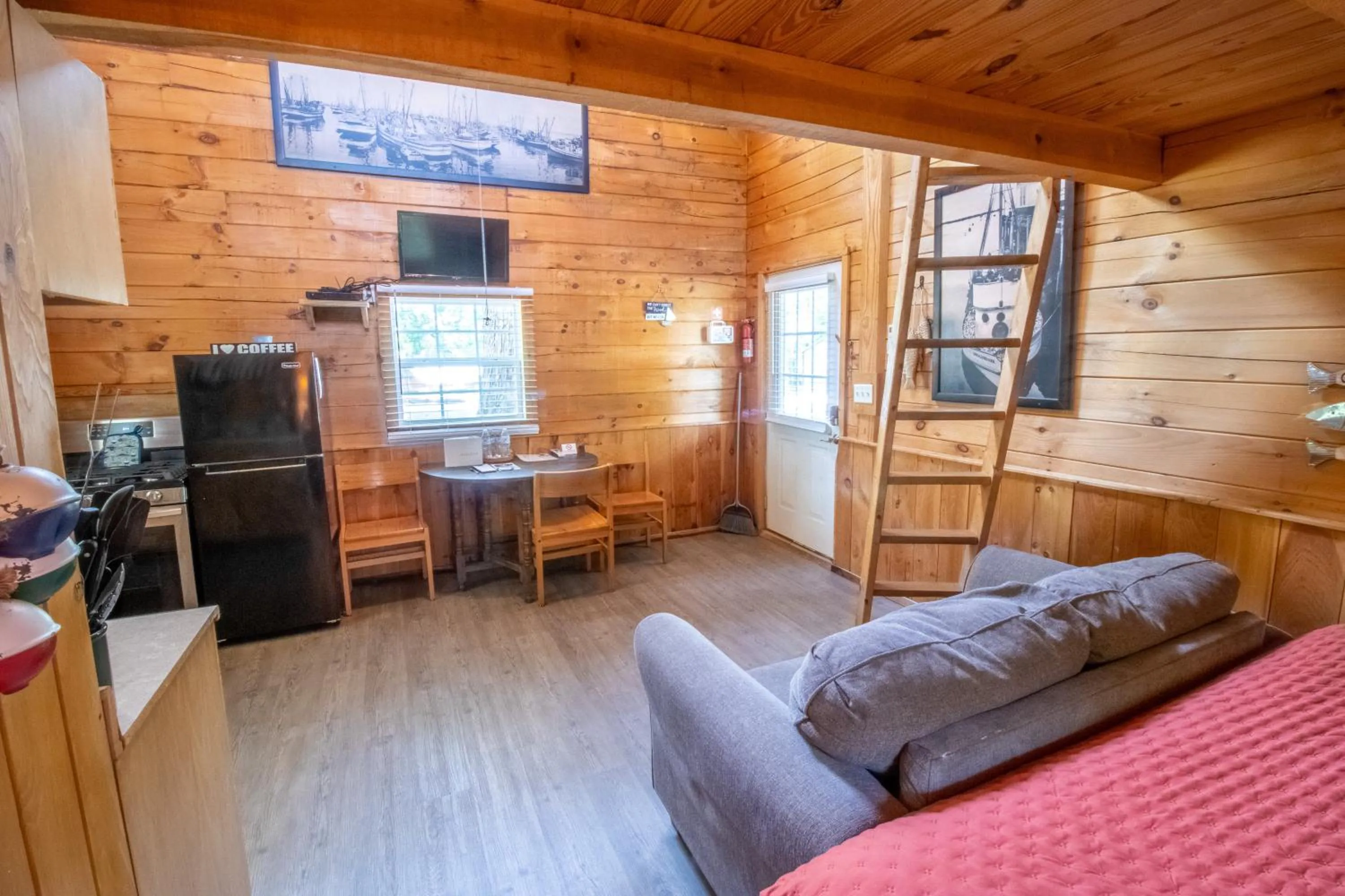 TV and multimedia in Kozy Haven Log Cabin Rentals