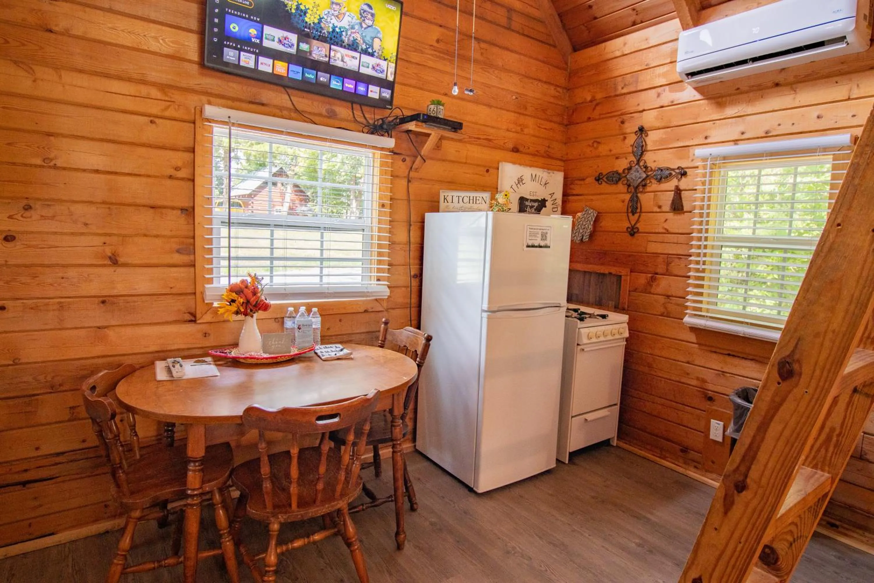 TV and multimedia in Kozy Haven Log Cabin Rentals