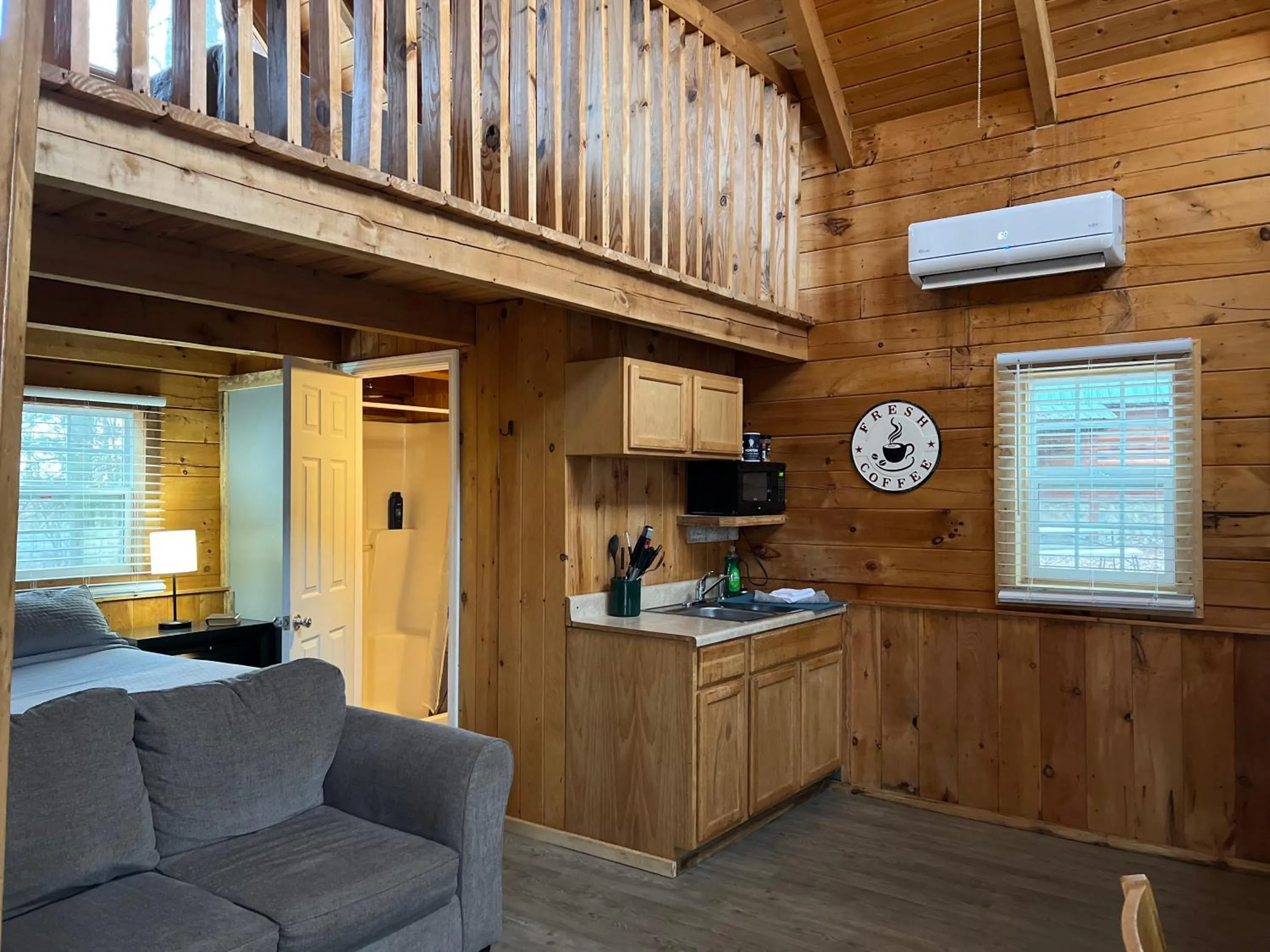 Inner courtyard view in Kozy Haven Log Cabin Rentals