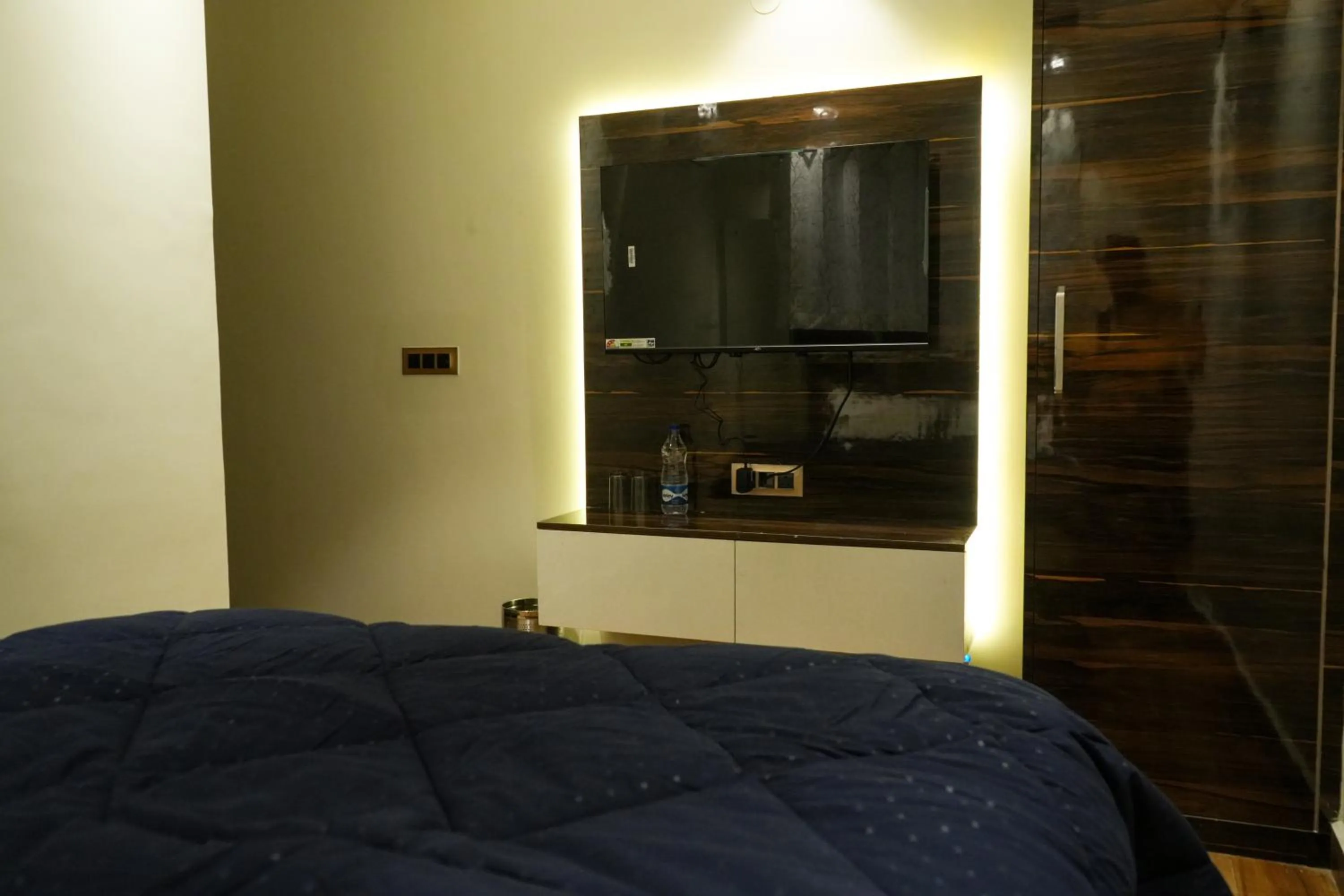 Bed in Hotel Katani Inn