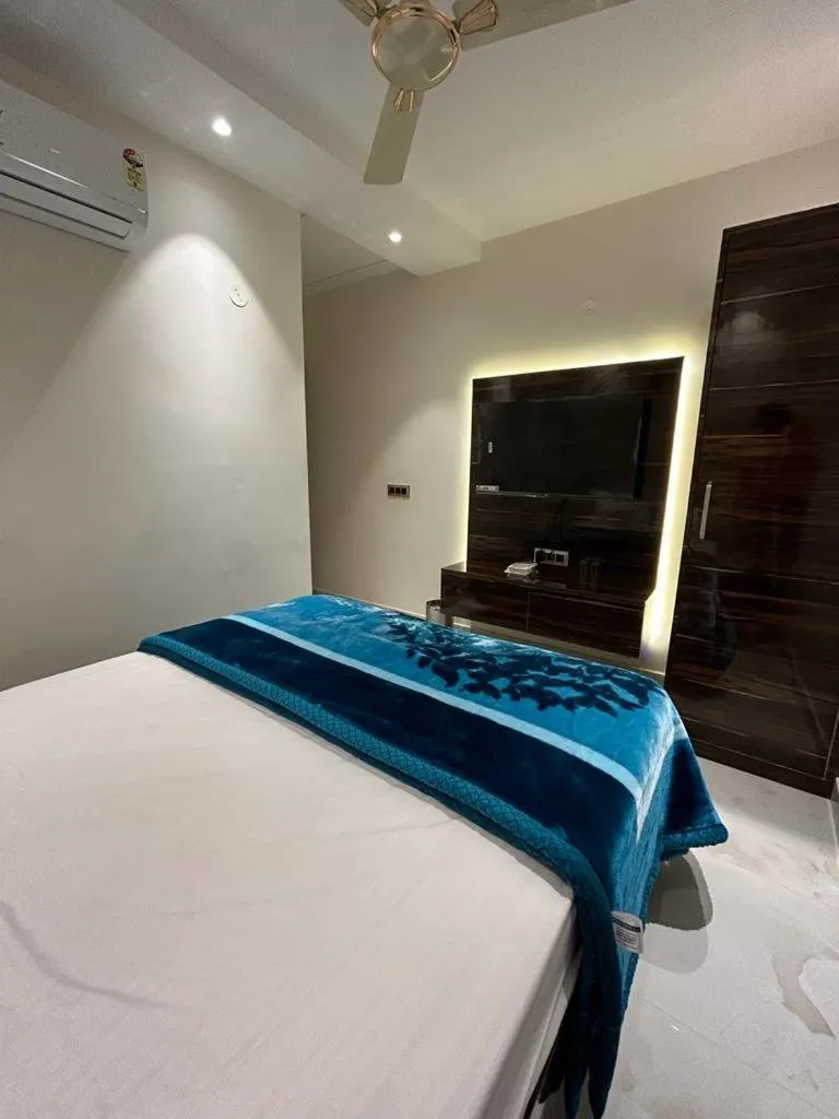 Bed in Hotel Katani Inn