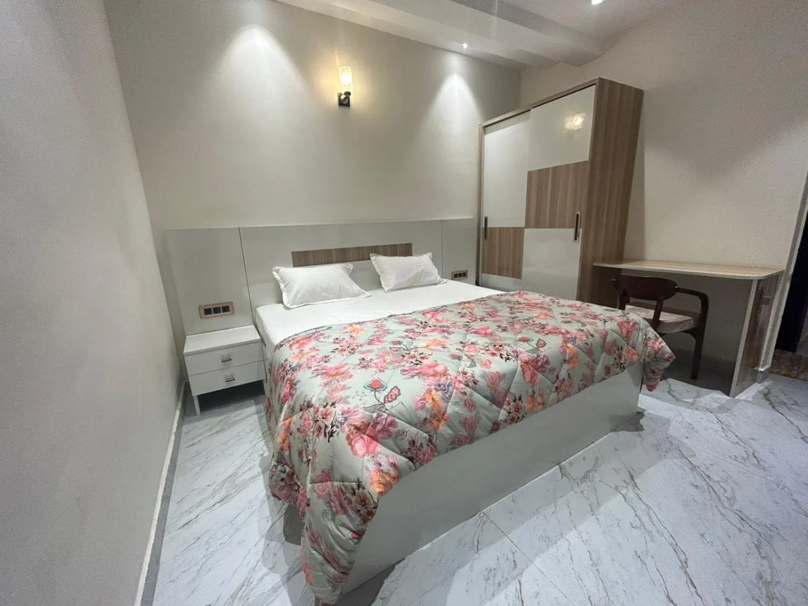 Bed in Hotel Katani Inn