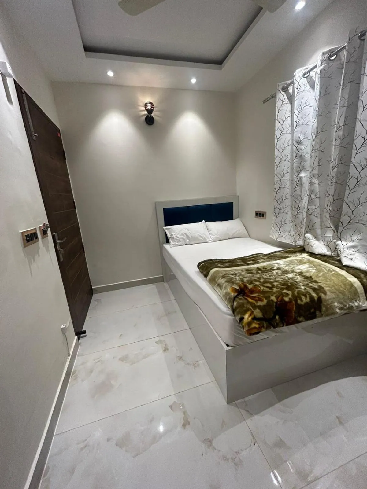 Bed in Hotel Katani Inn