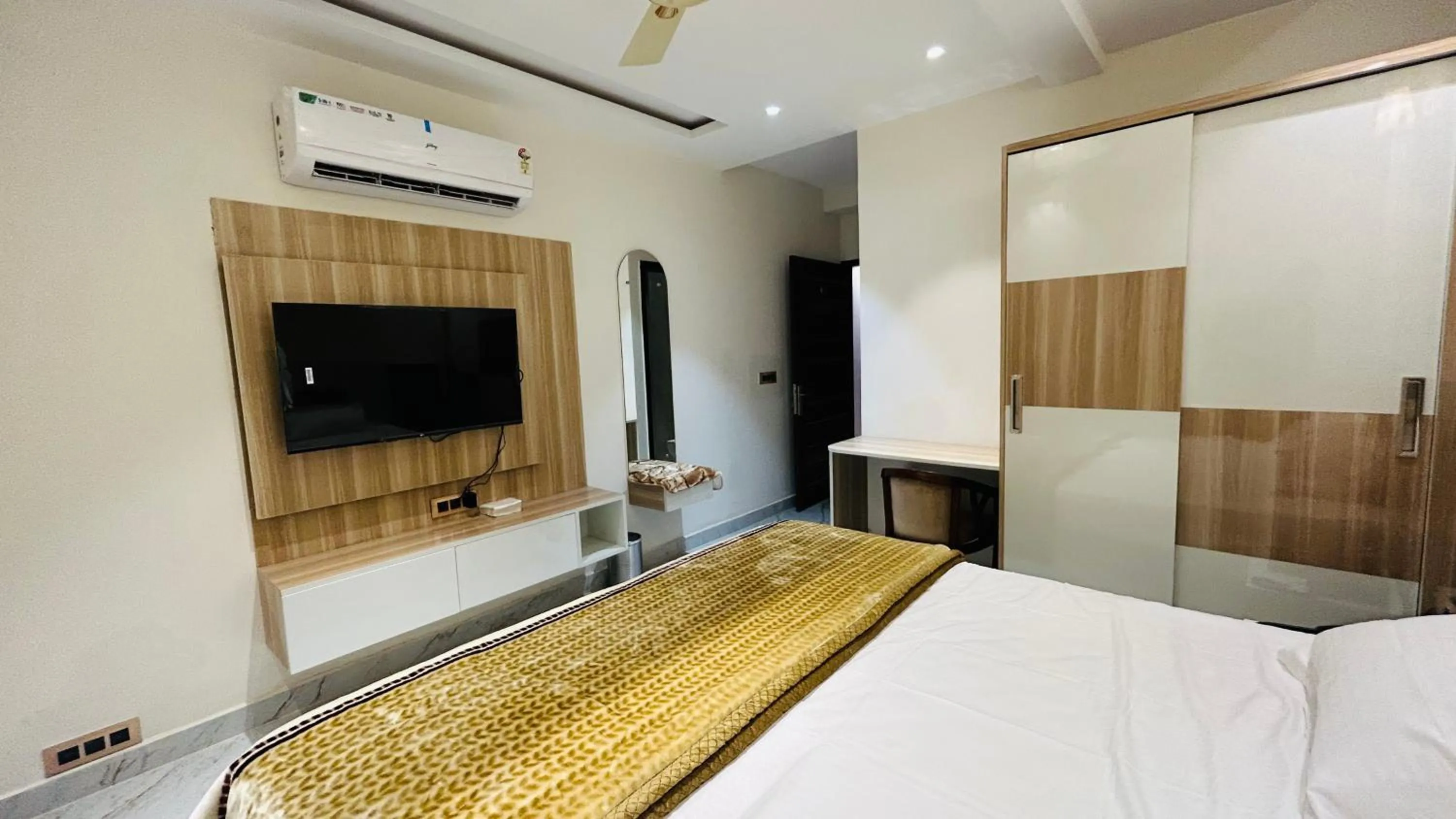 Bed in Hotel Katani Inn