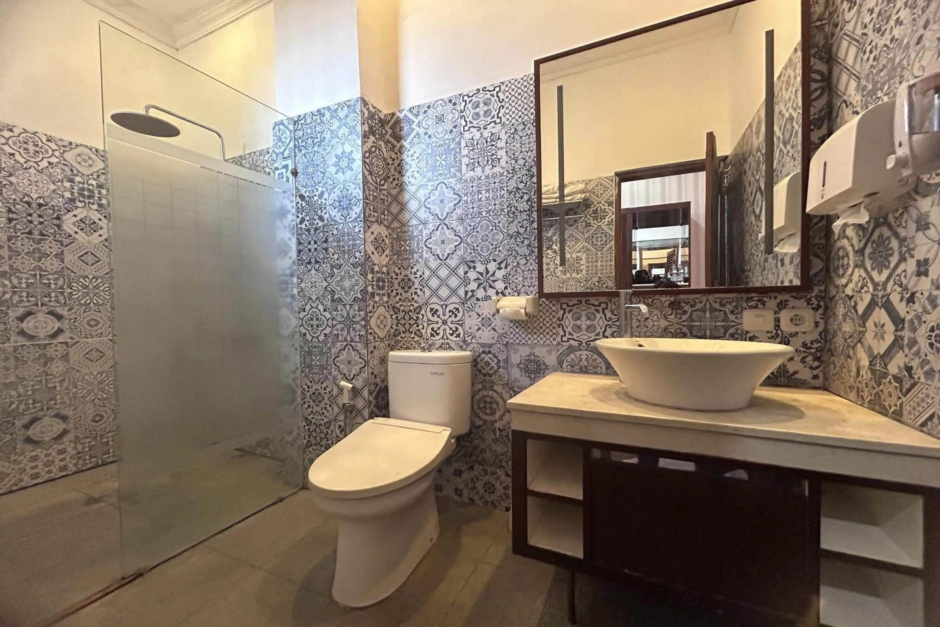 Bathroom in Niwa Canting