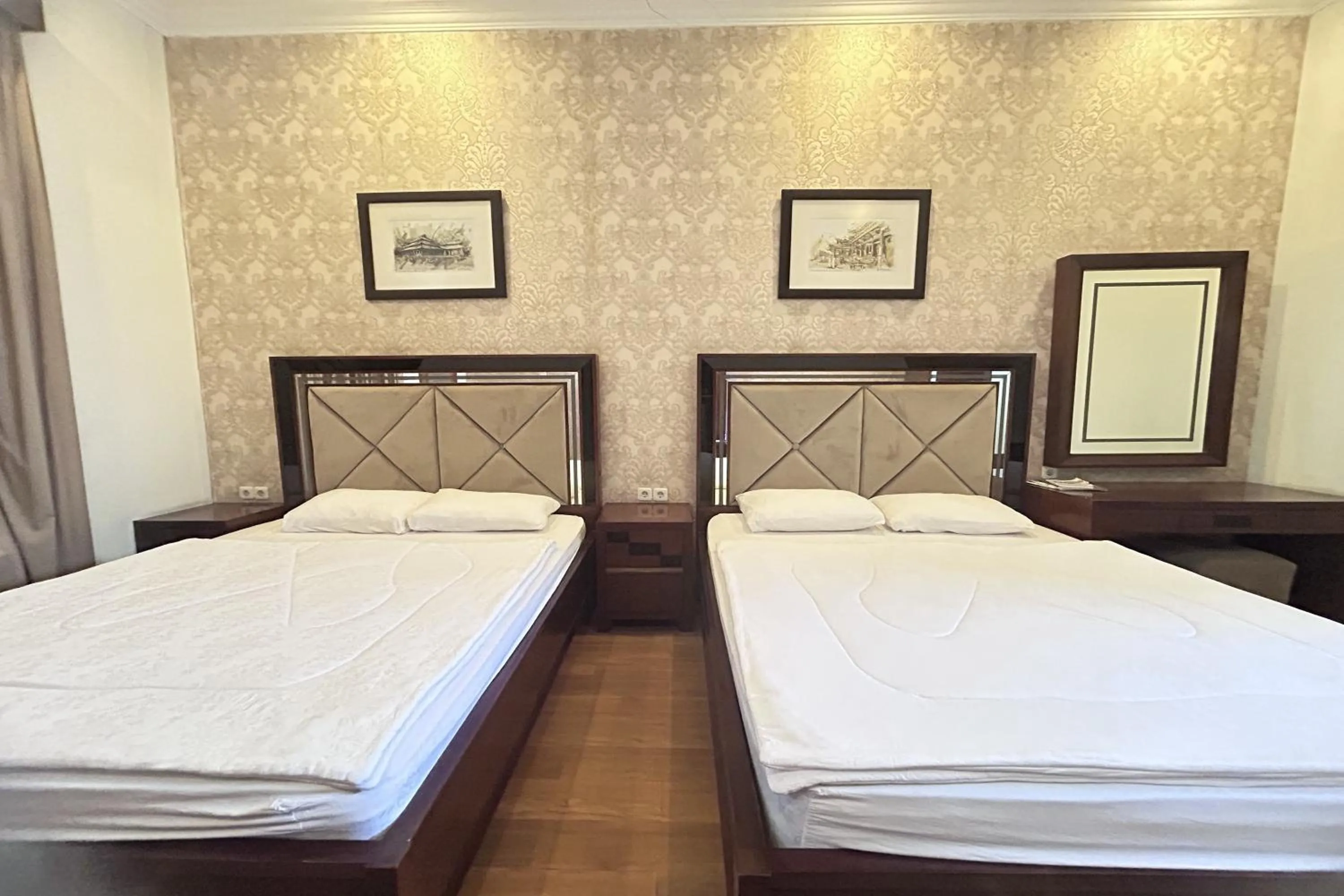 Bedroom, Bed in Niwa Canting