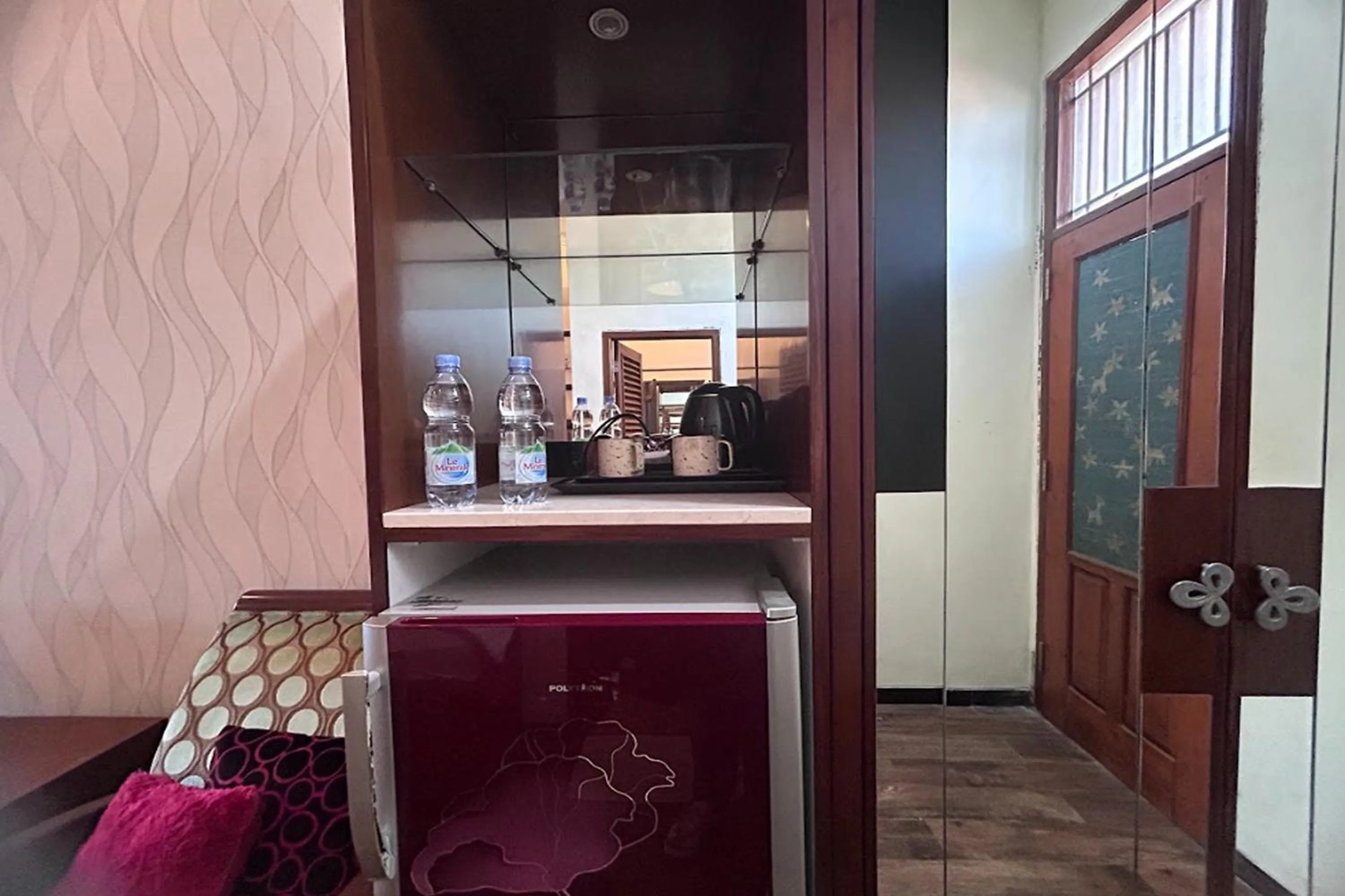 Bedroom in Niwa Canting