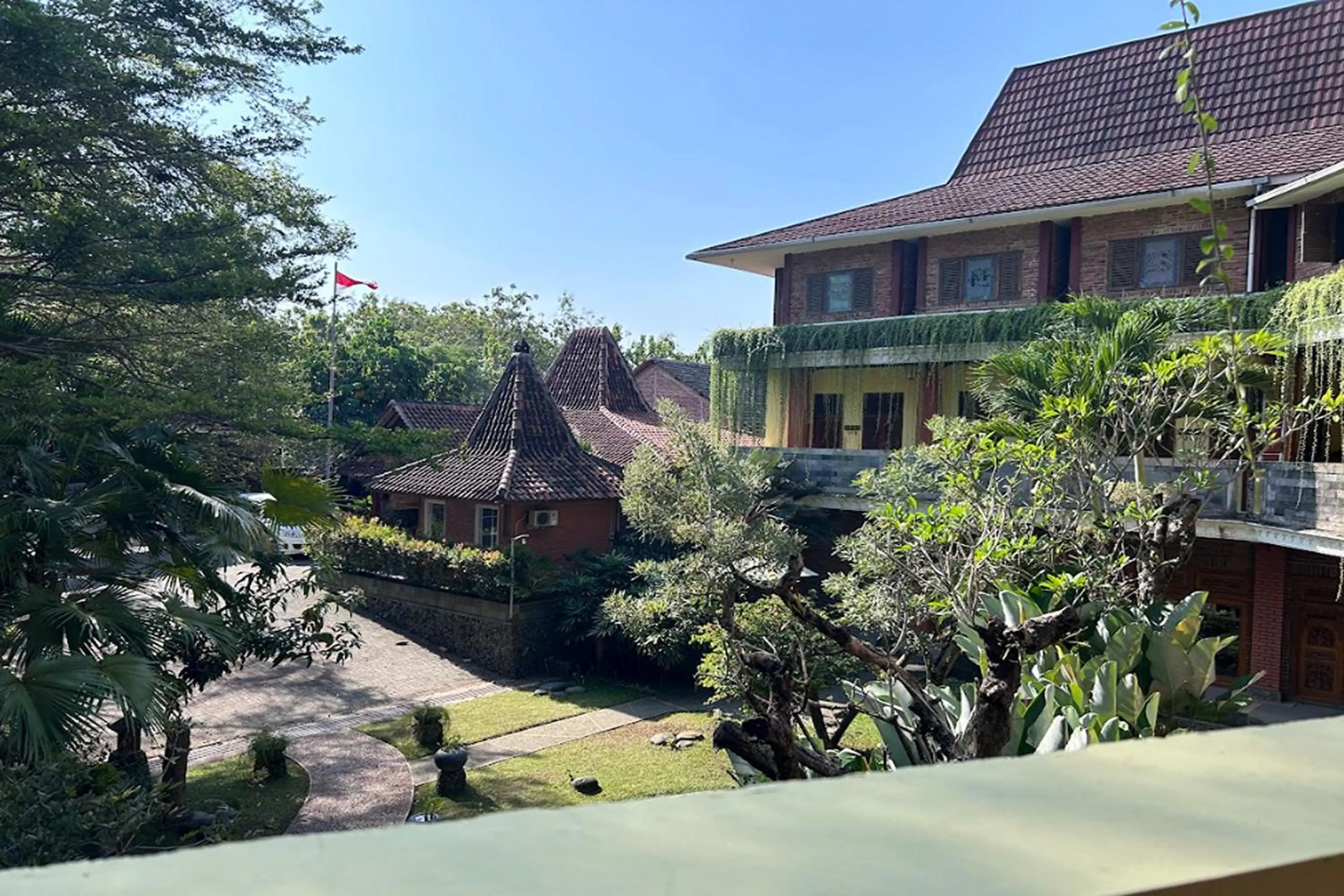 Property building in Niwa Canting