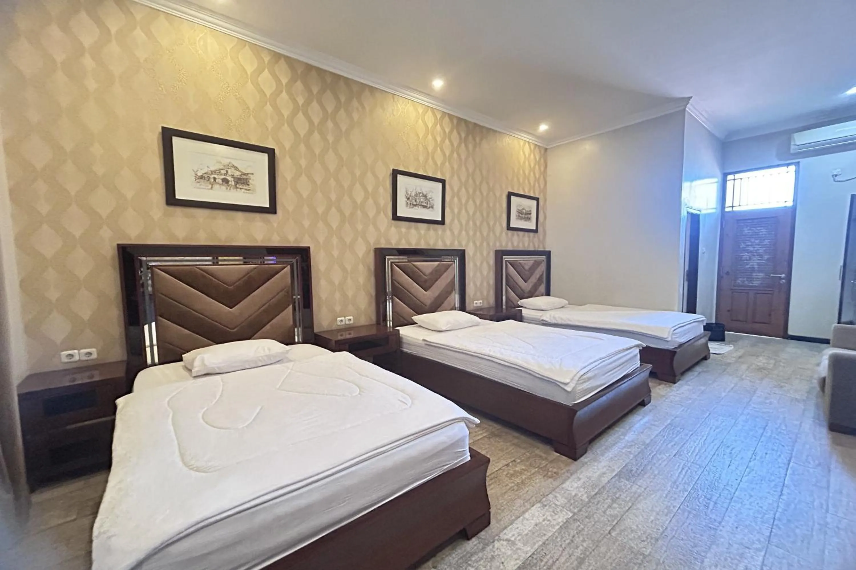 Bedroom, Bed in Niwa Canting