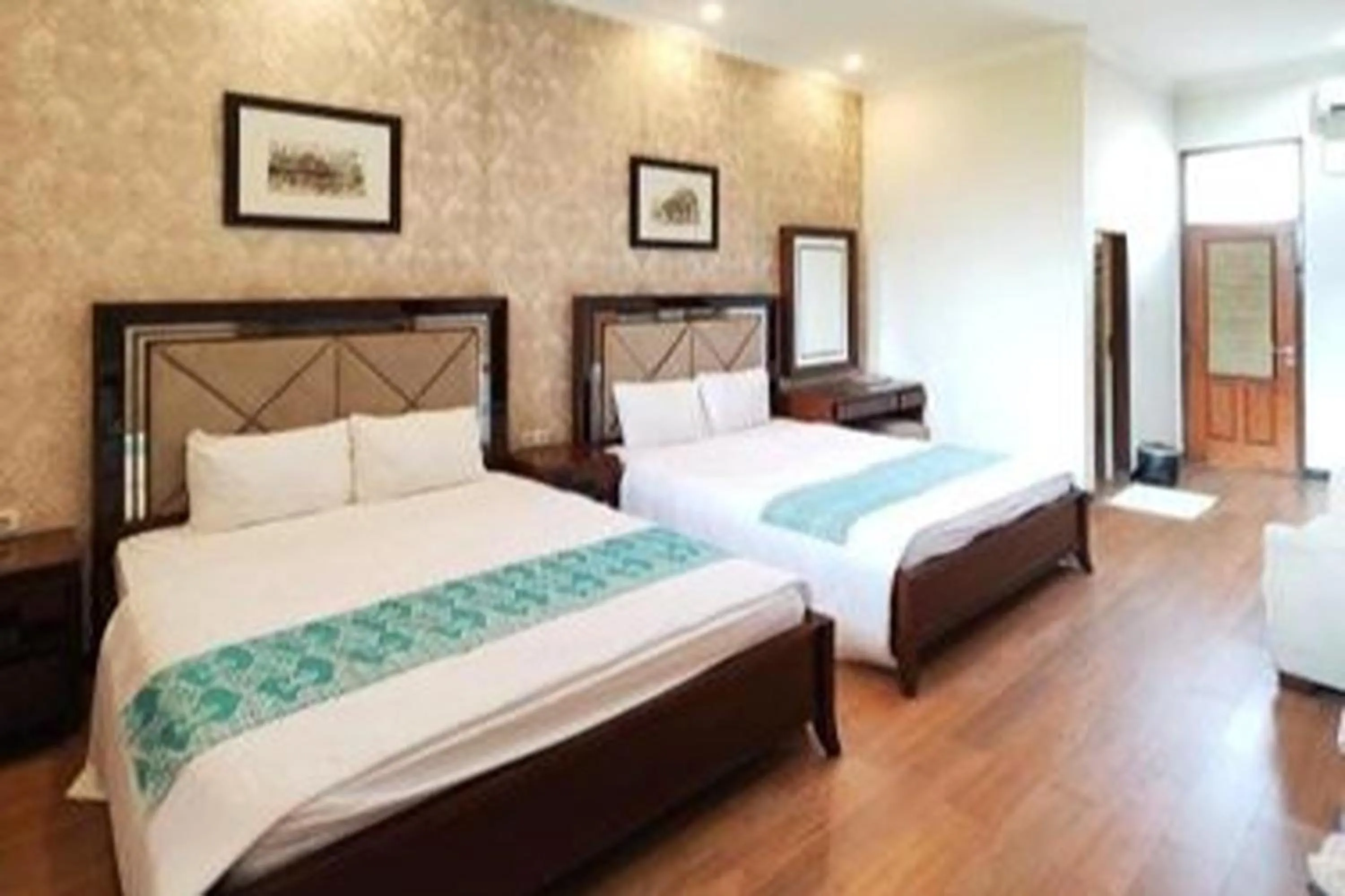 Photo of the whole room, Bed in Niwa Canting