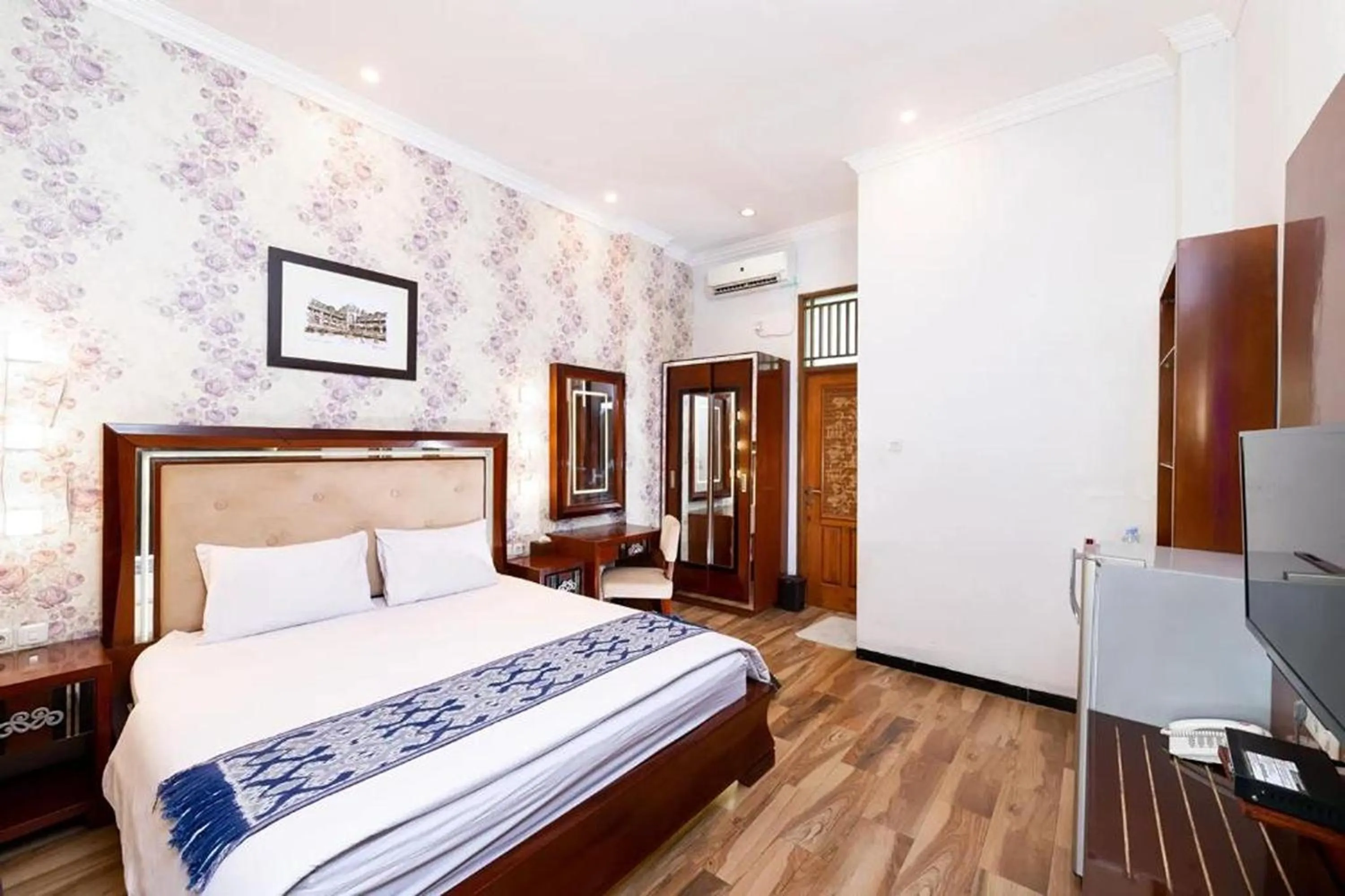 Photo of the whole room, Bed in Niwa Canting