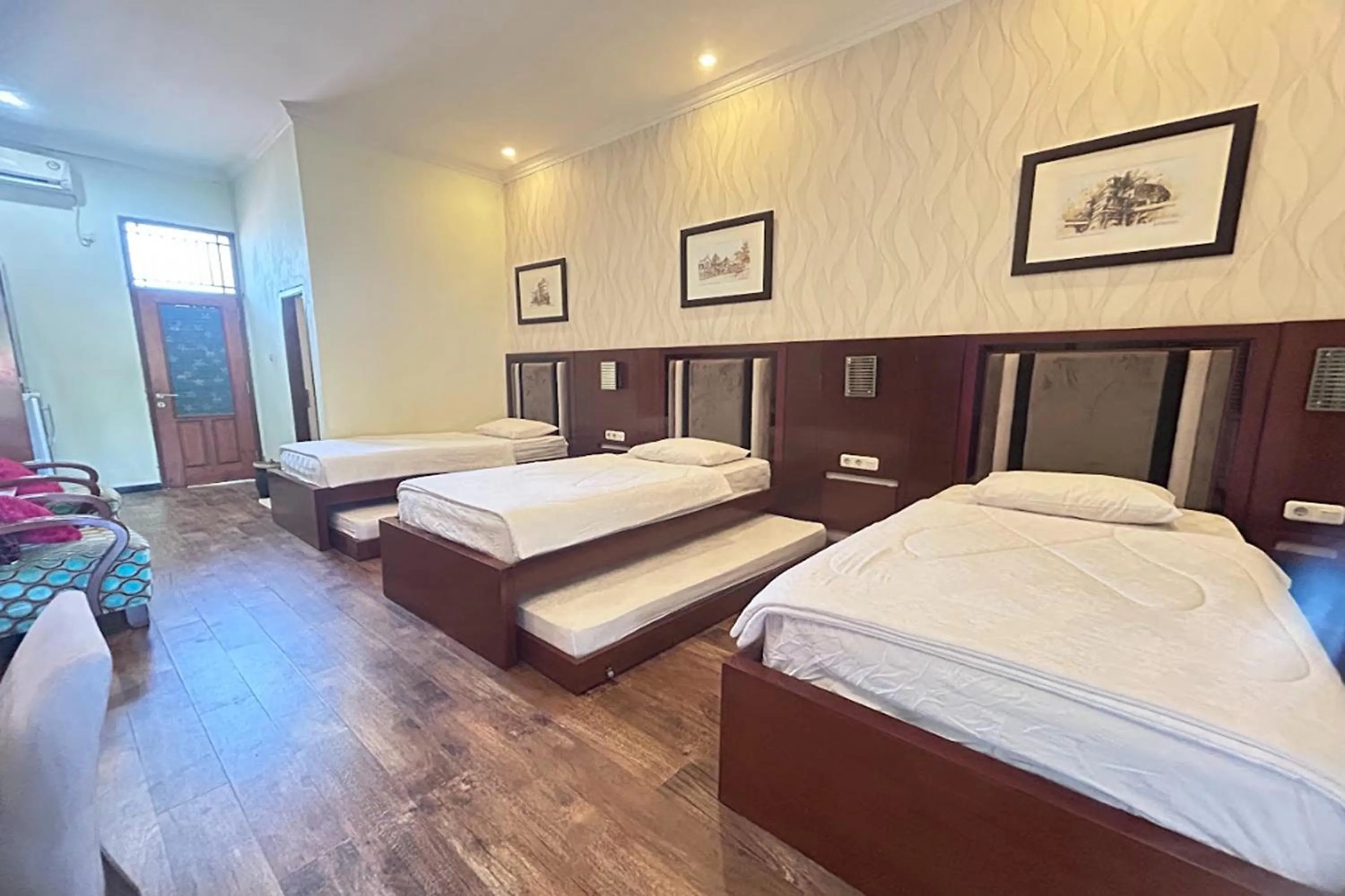 Bedroom, Bed in Niwa Canting