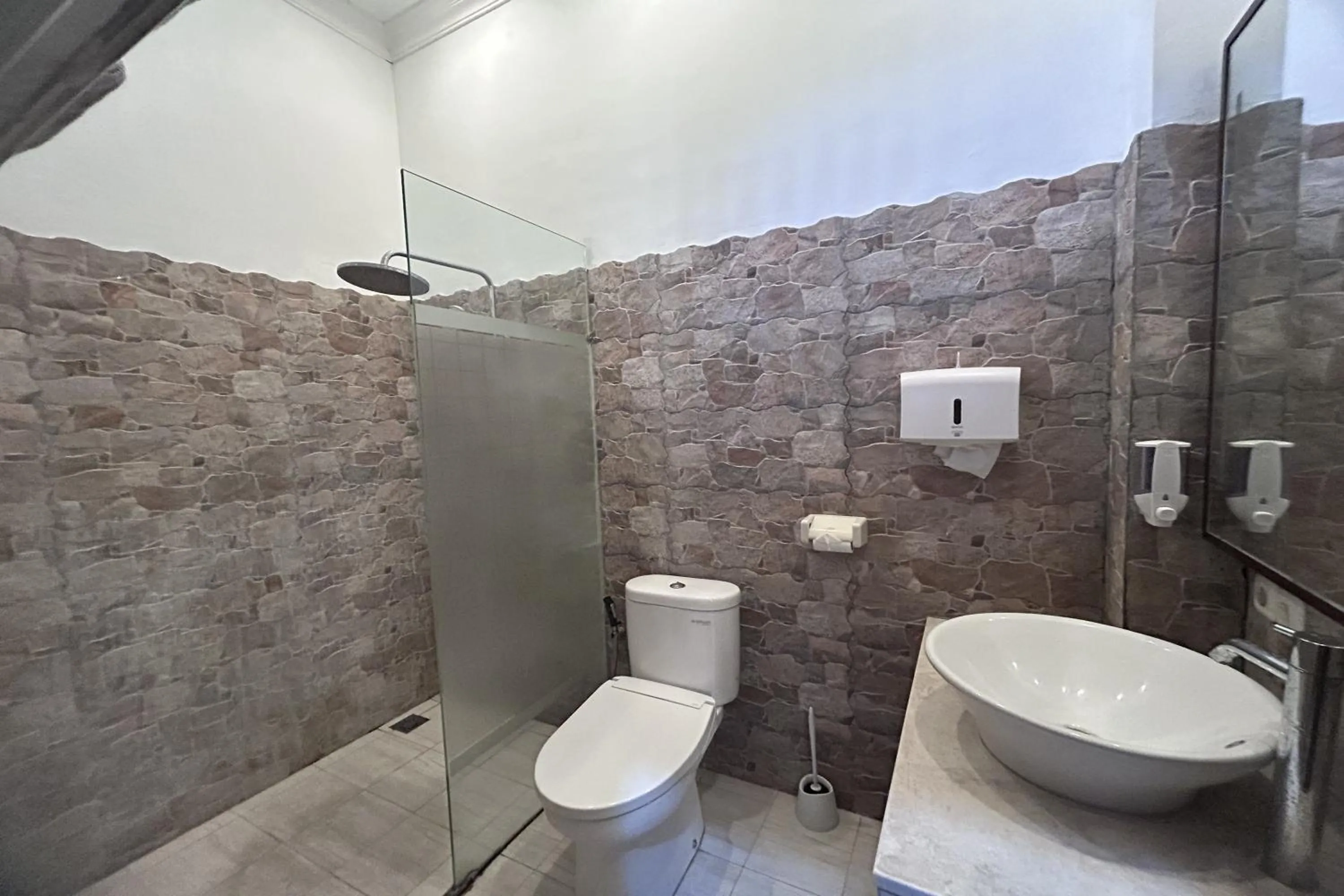 Bathroom in Niwa Canting