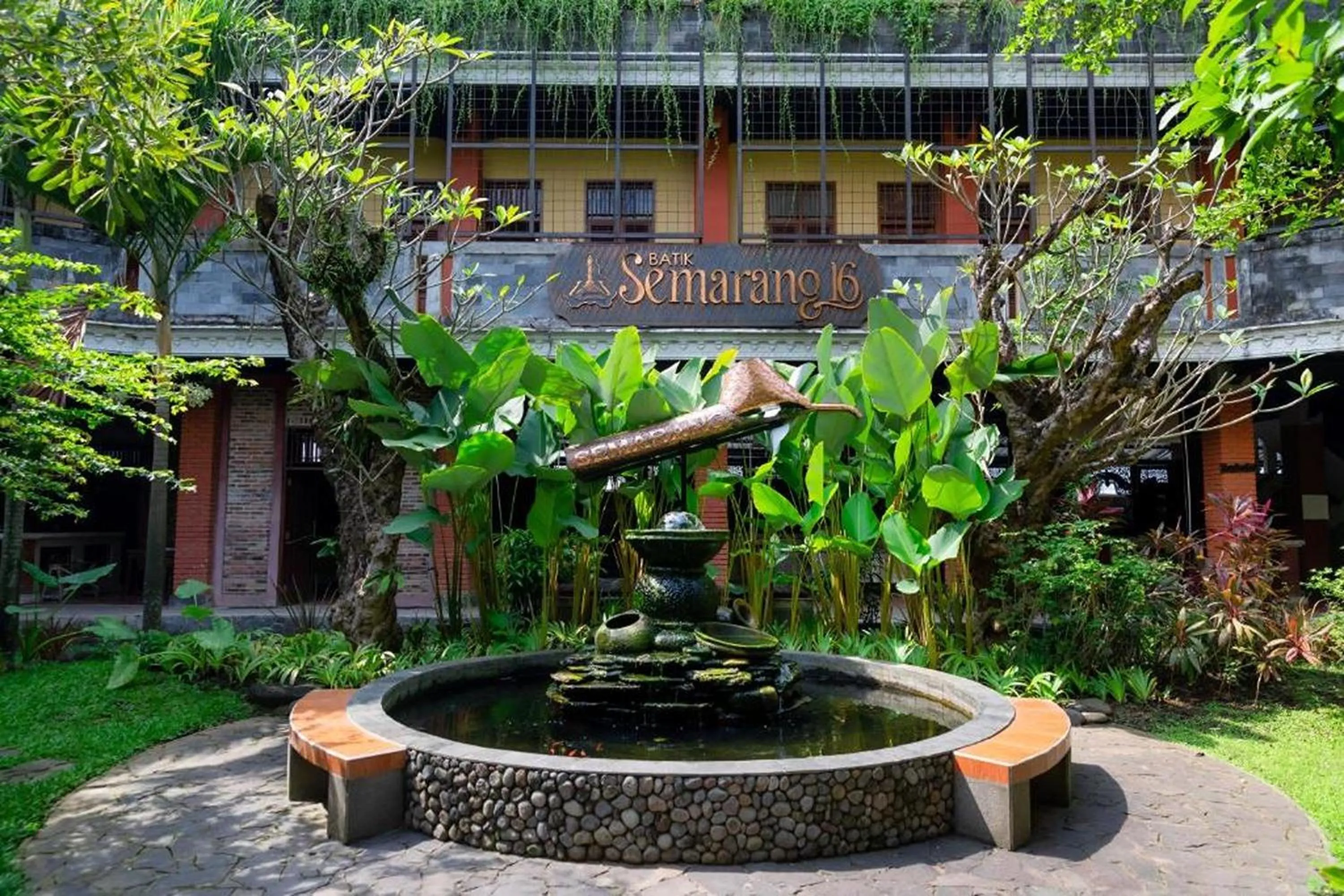 Property building in Niwa Canting