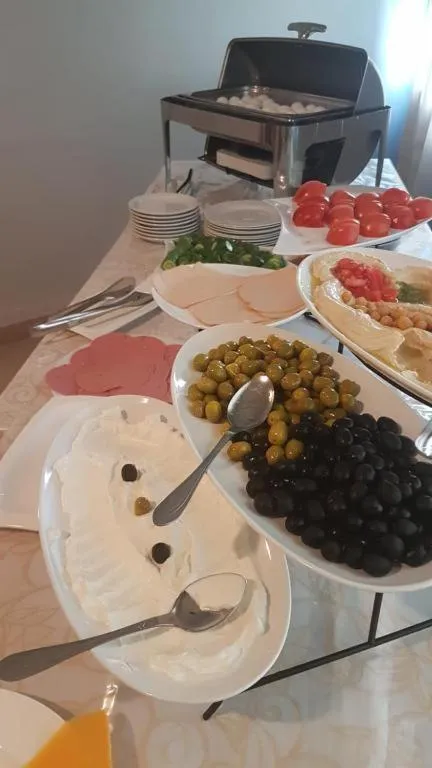 Restaurant/places to eat in Conord Hotel