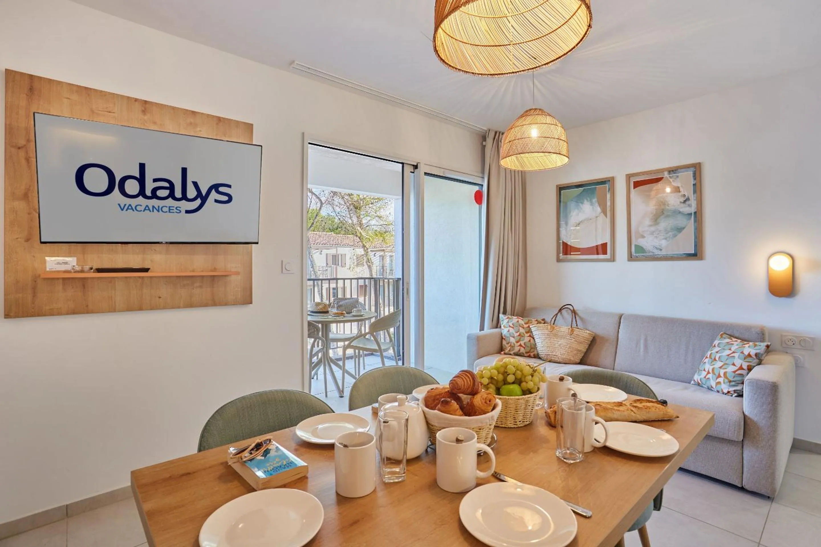 Dining area in Résidence Odalys Riviera