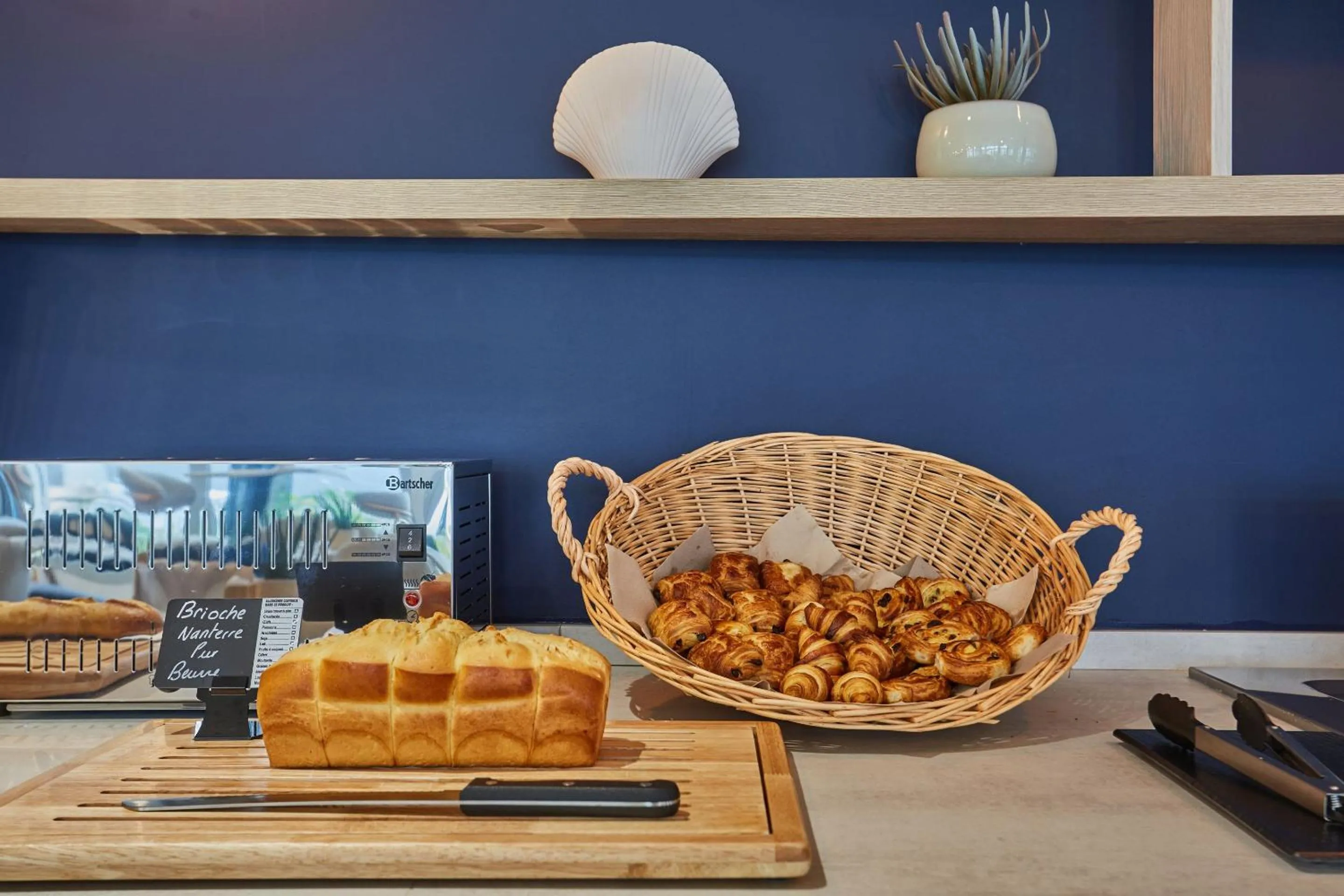 Buffet breakfast in Résidence Odalys L'Orée du Parc