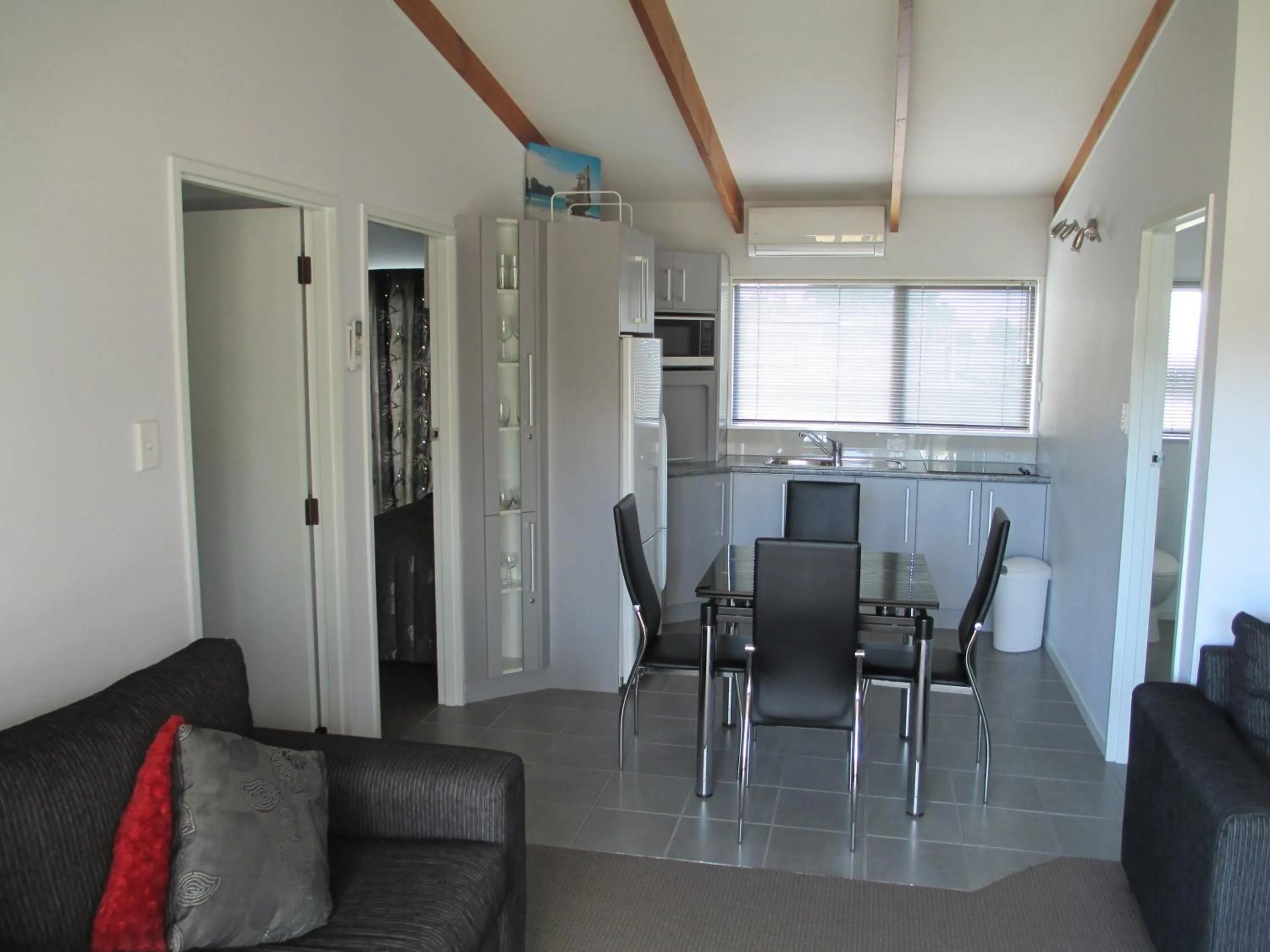 Kitchen or kitchenette in Palm Pacific Resort & Motel