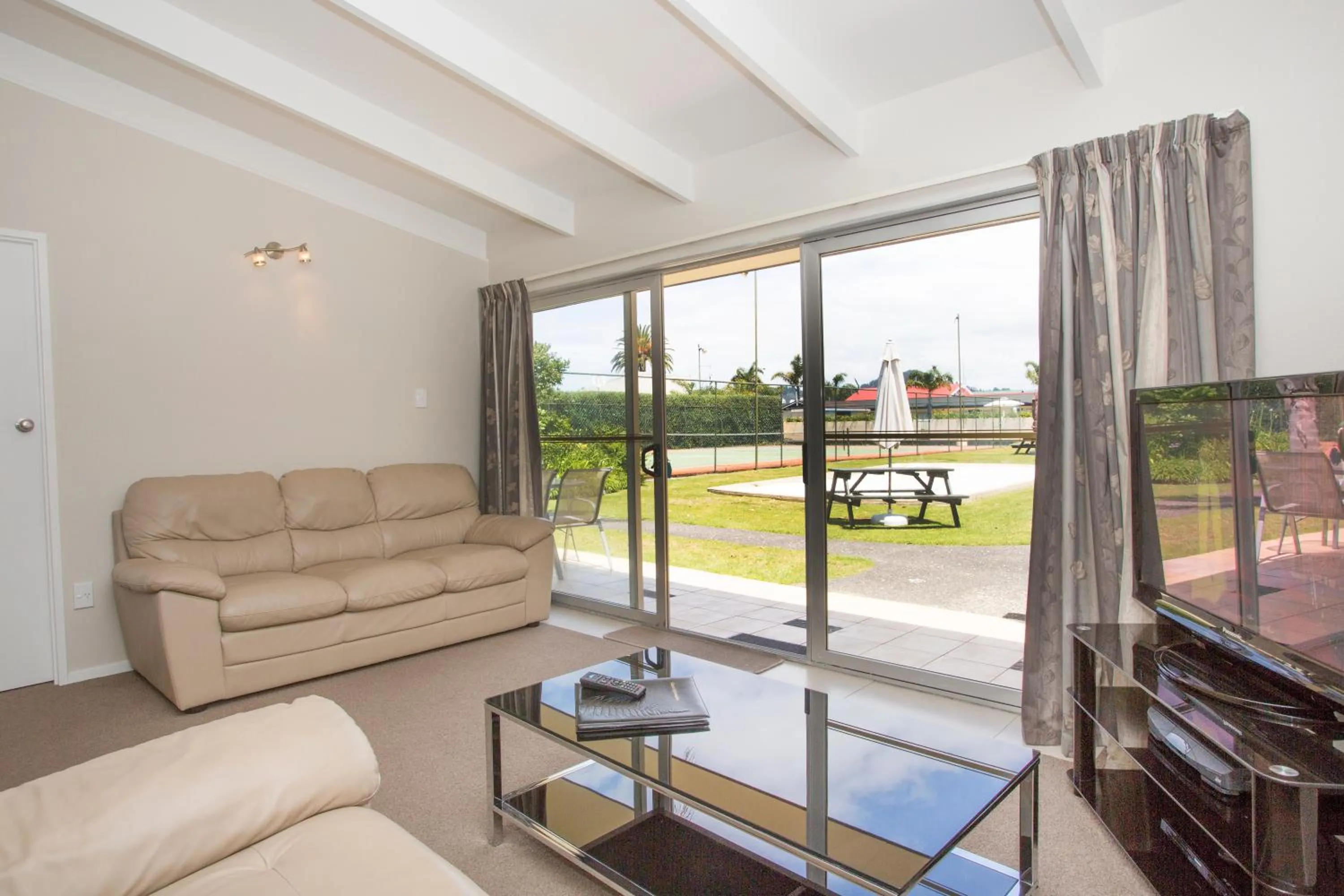 Day in Palm Pacific Resort & Motel