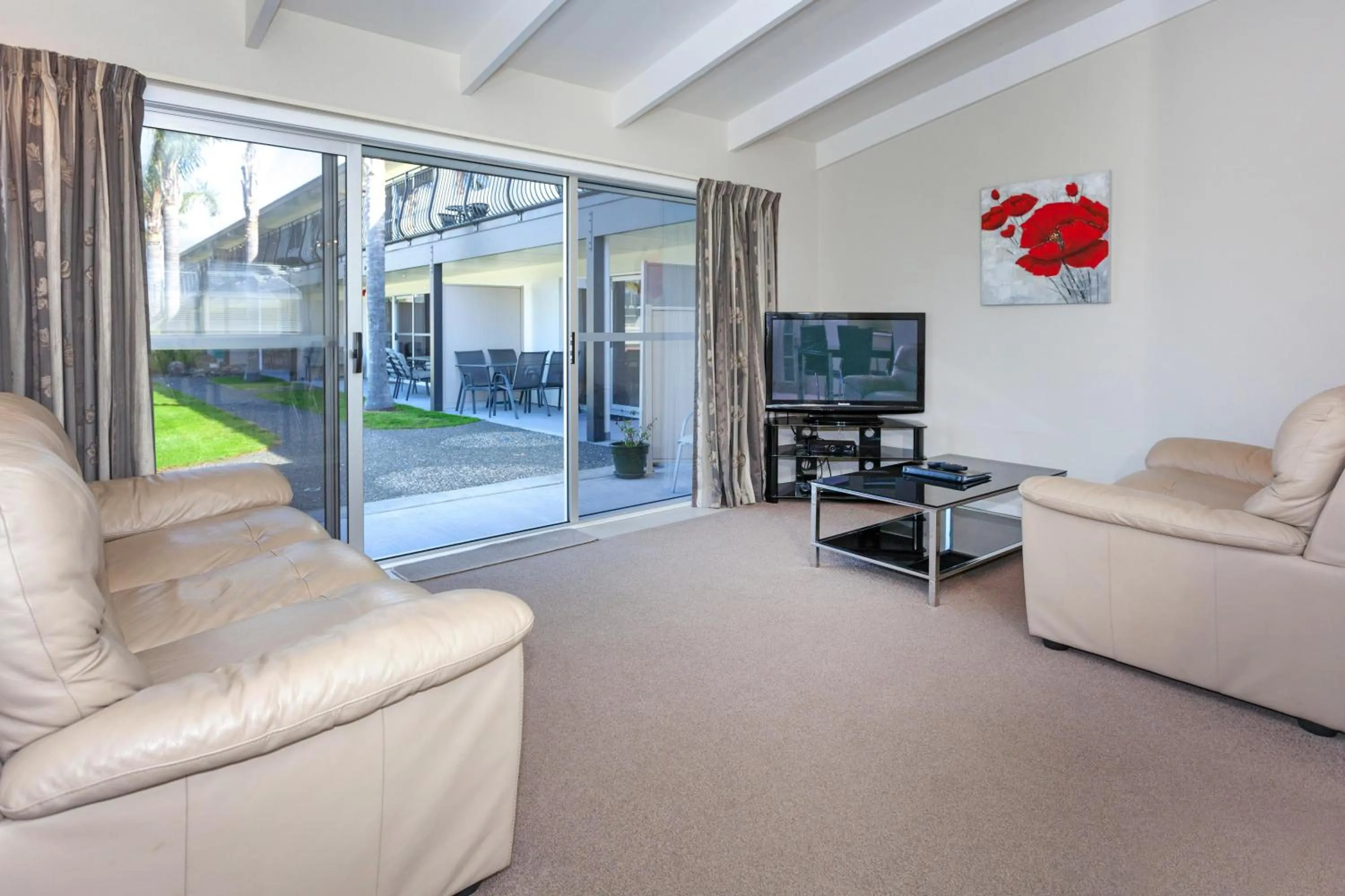 Patio in Palm Pacific Resort & Motel