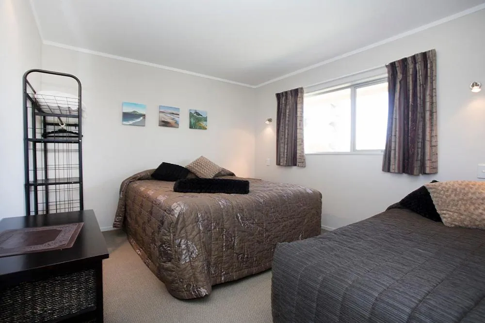 Bedroom, Bed in Palm Pacific Resort & Motel