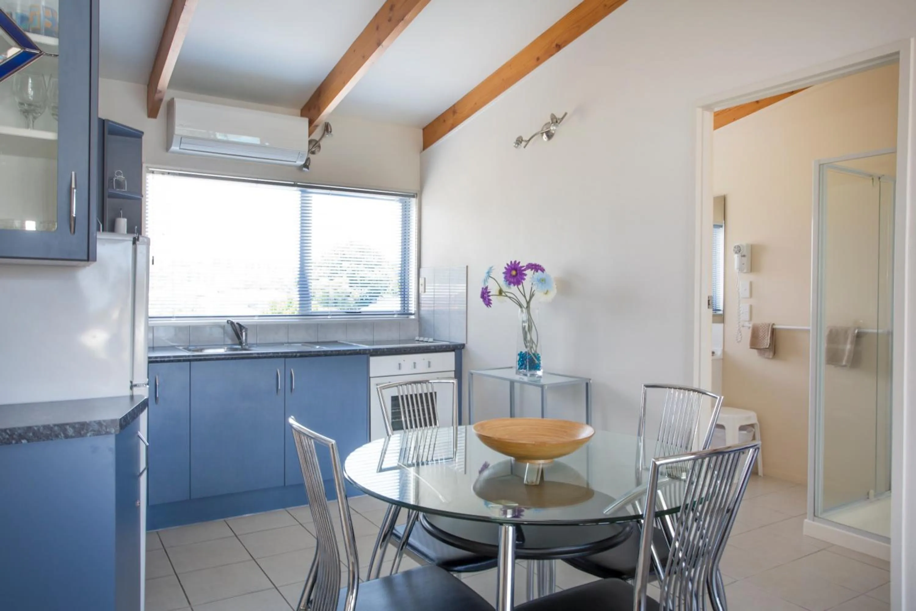 Dining area in Palm Pacific Resort & Motel