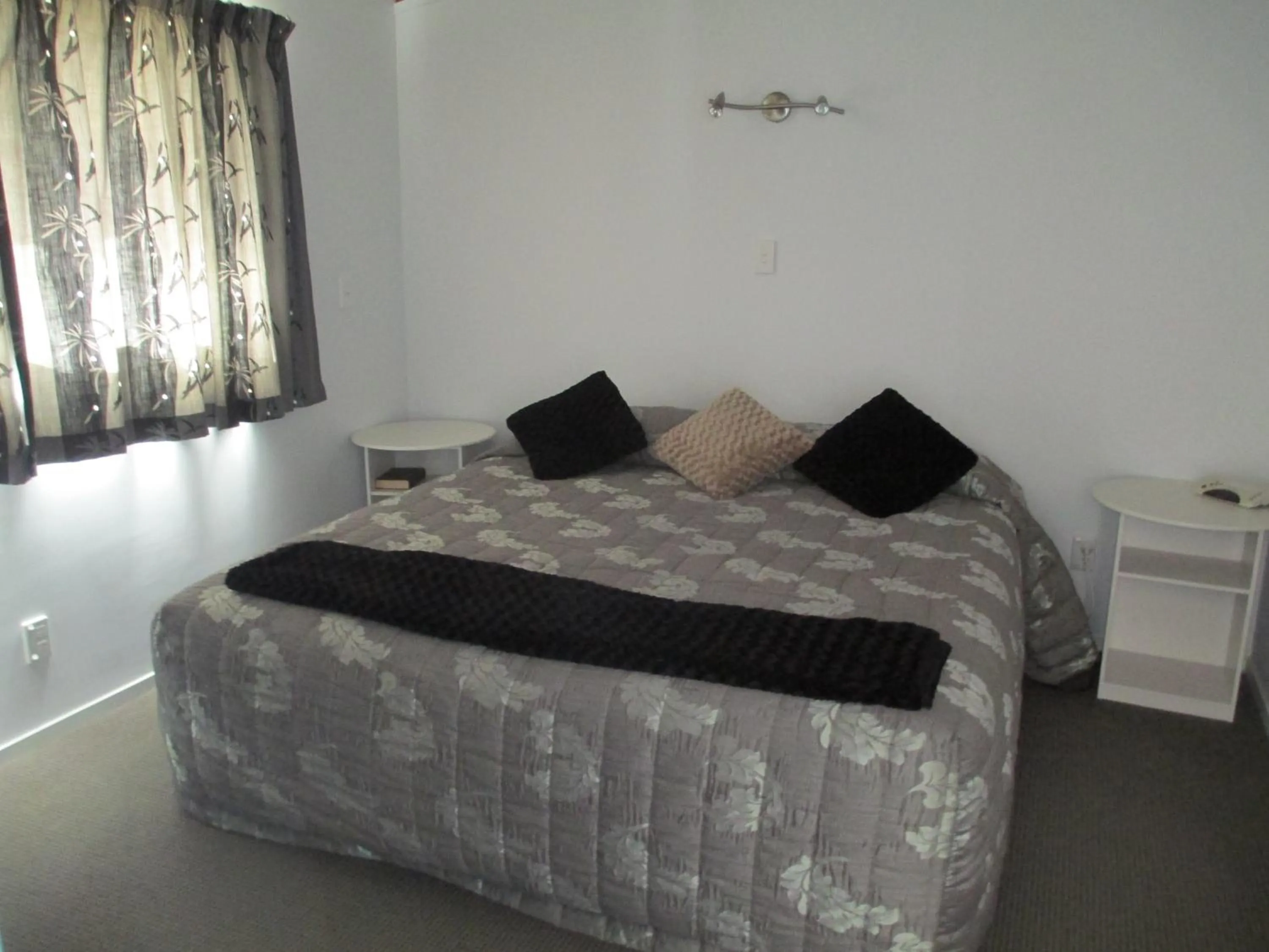 Bed in Palm Pacific Resort & Motel