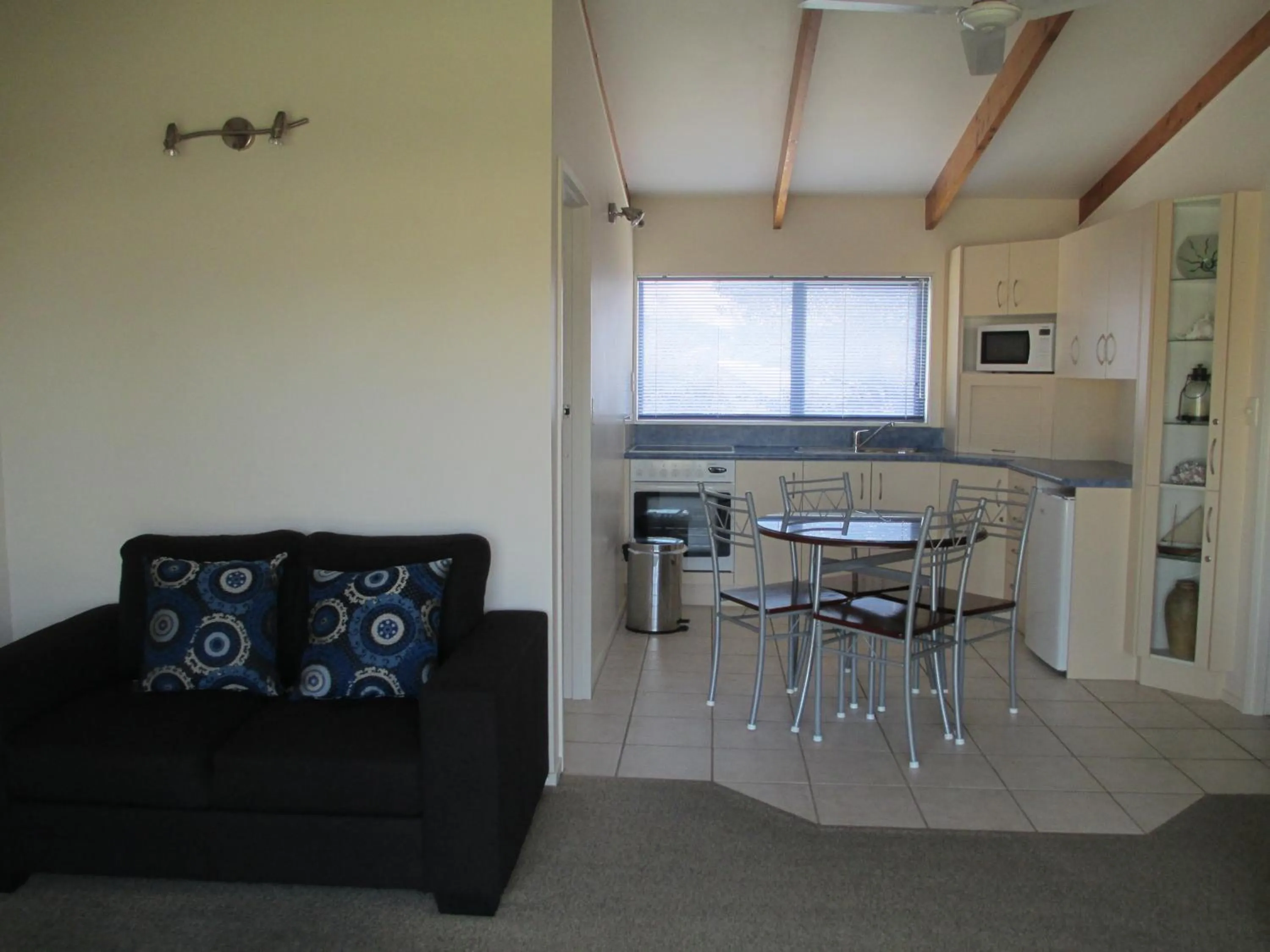 Kitchen or kitchenette in Palm Pacific Resort & Motel