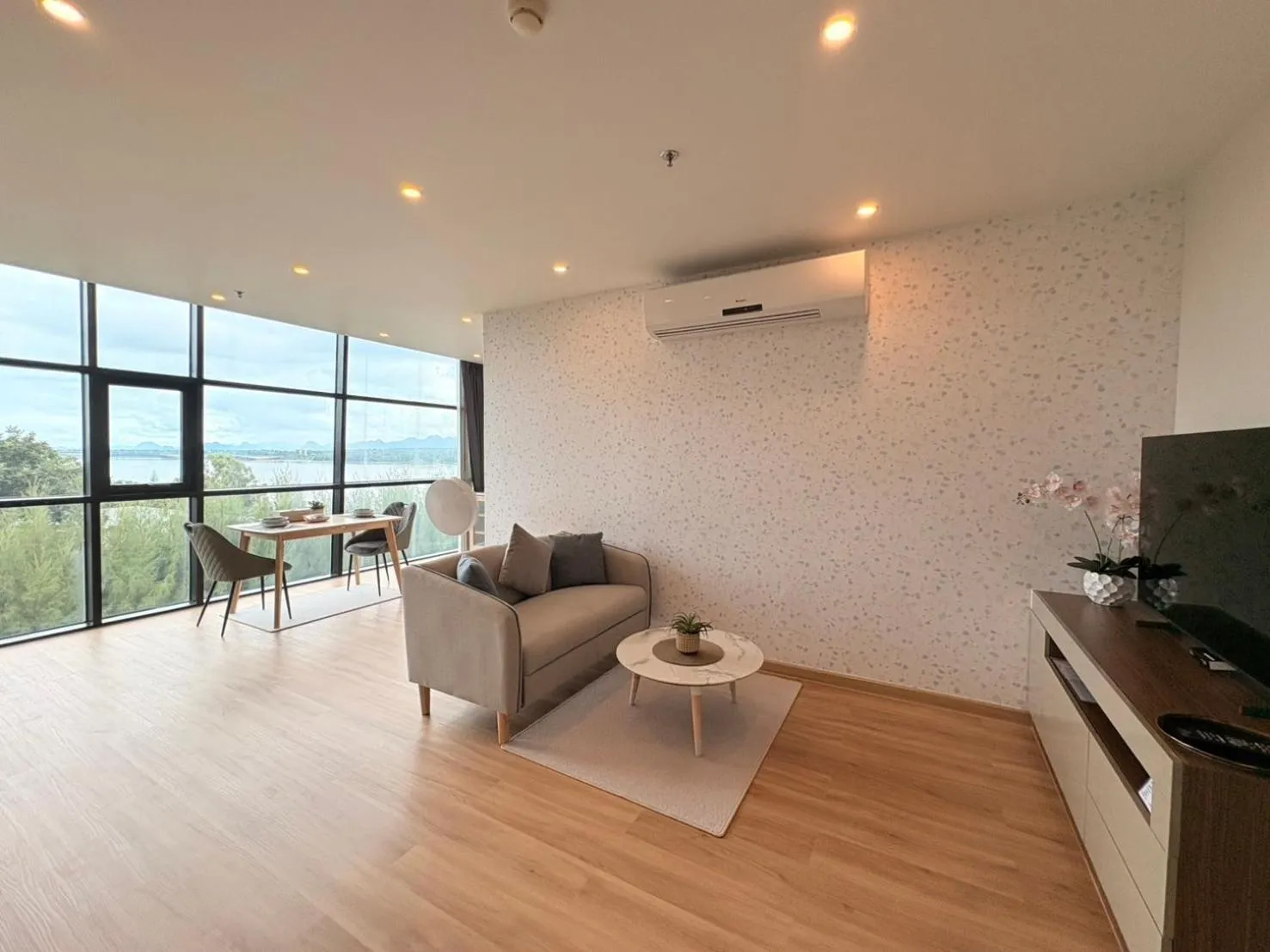 TV and multimedia in Naka-Raj Escape Hotel