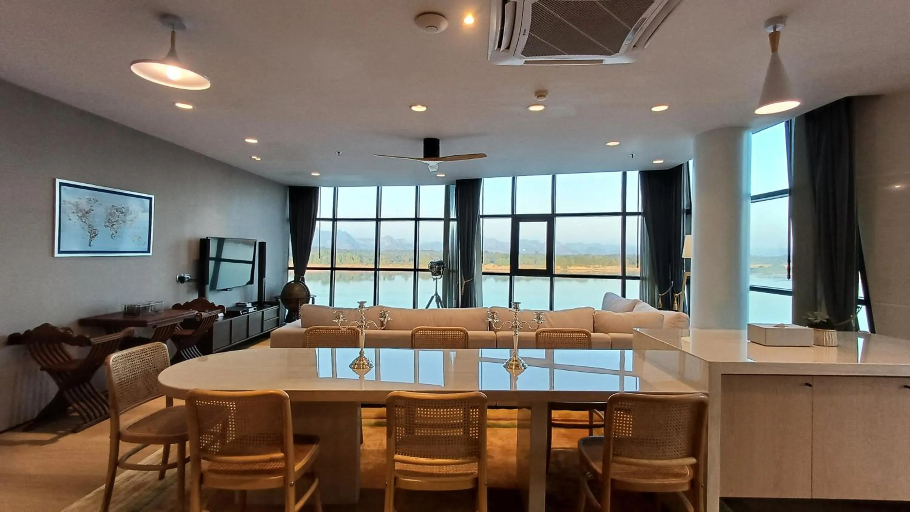 Living room in Naka-Raj Escape Hotel