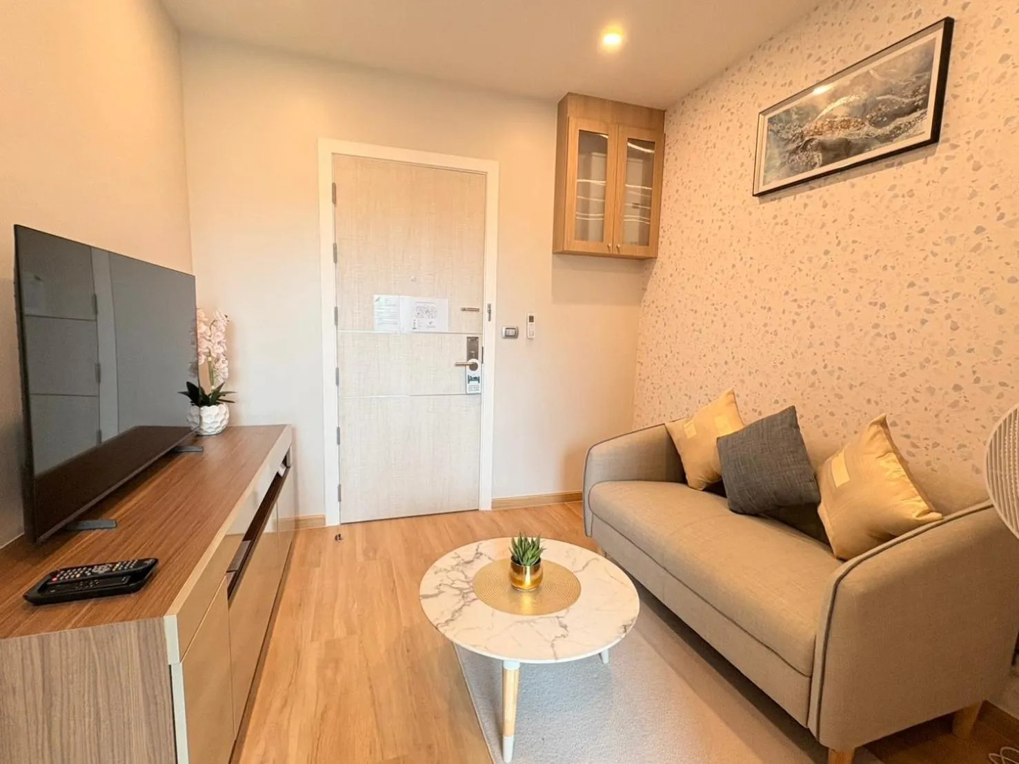 TV and multimedia in Naka-Raj Escape Hotel