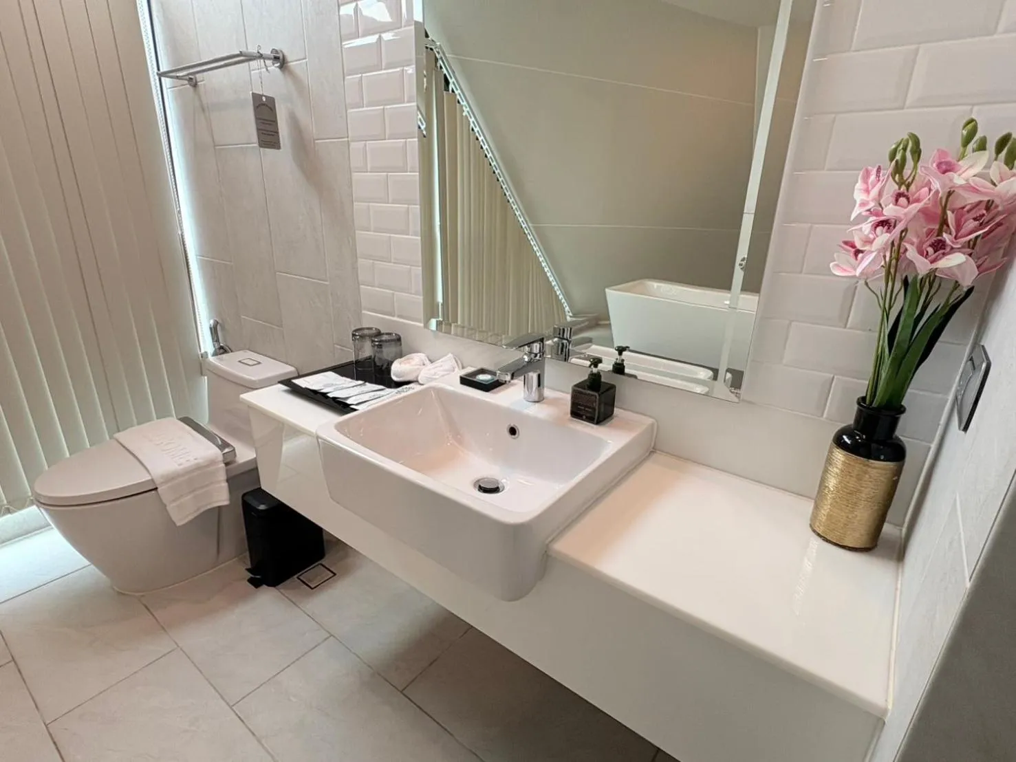 Toilet in Naka-Raj Escape Hotel