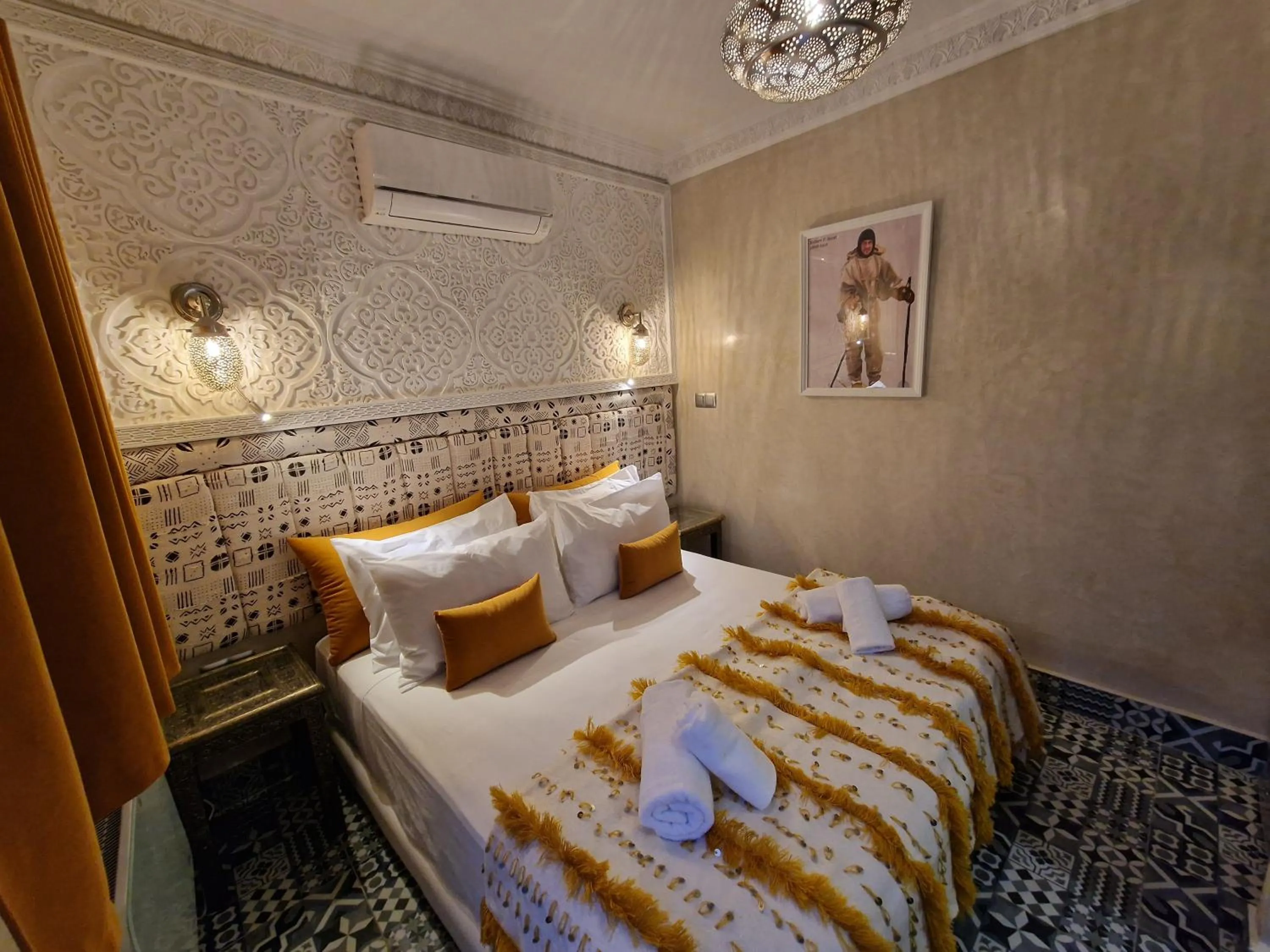 Bed in Riad Explore - Marrakech Medina Boutique Guest House