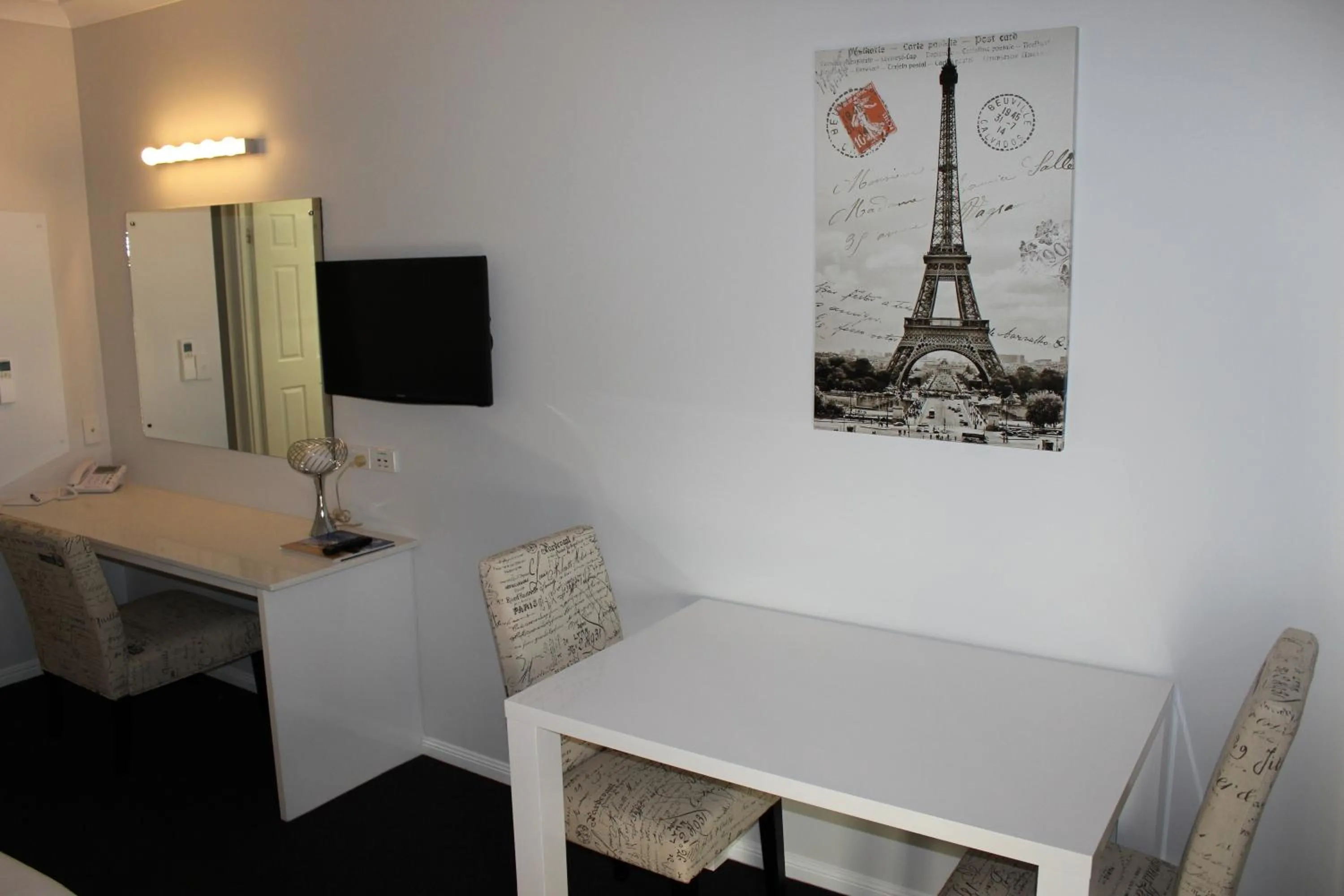 Decorative detail in Springwood Motor Inn