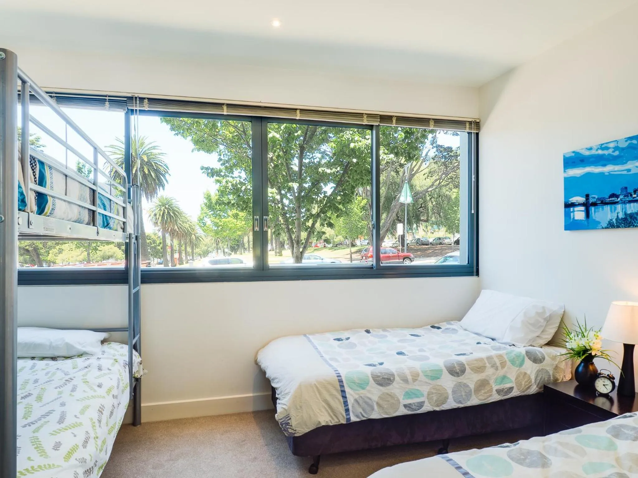 Day, Bed in Waterfront (Yarra St) by Gold Star Stays
