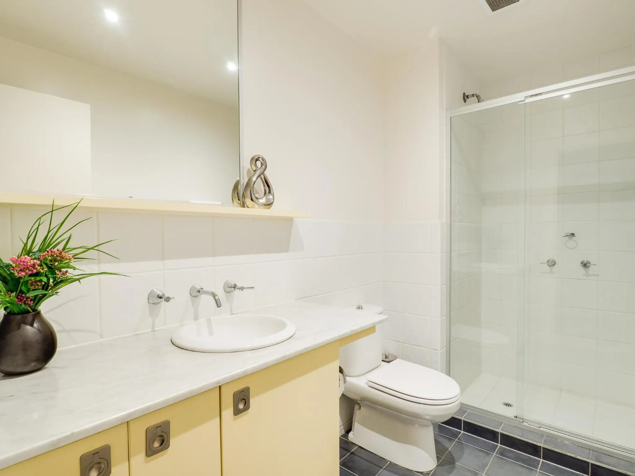 Toilet in Waterfront (Yarra St) by Gold Star Stays