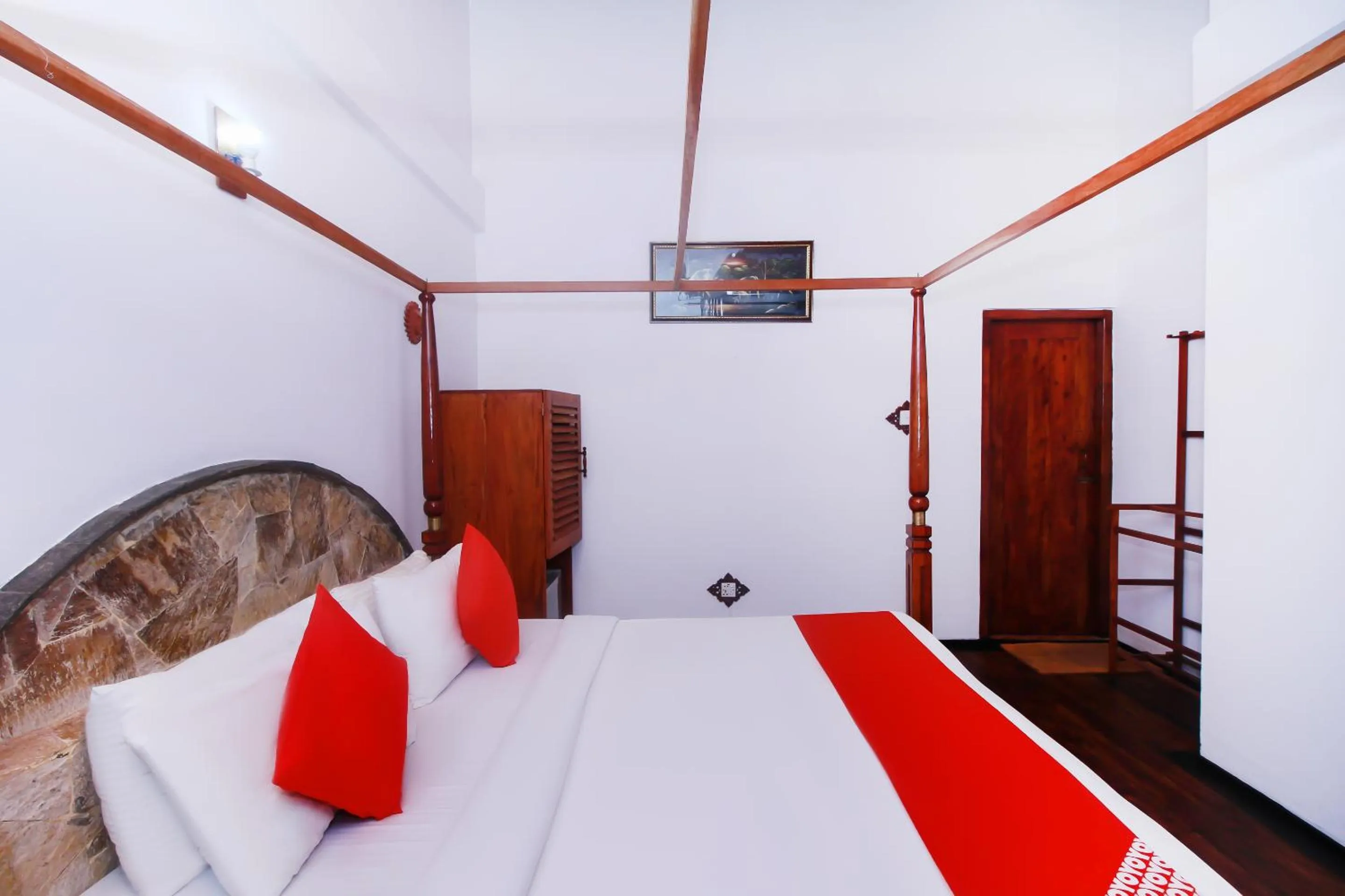 Bedroom, Bed in Happy Night Holiday Inn