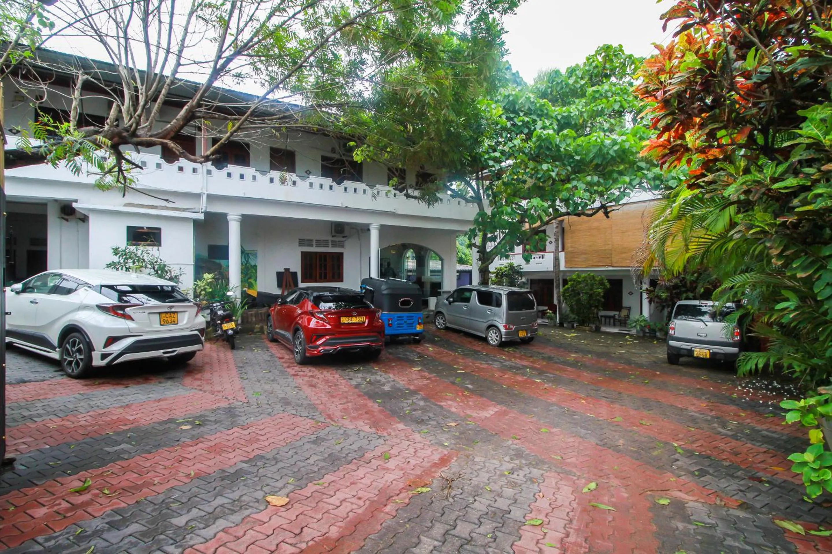 Facade/entrance in Happy Night Holiday Inn