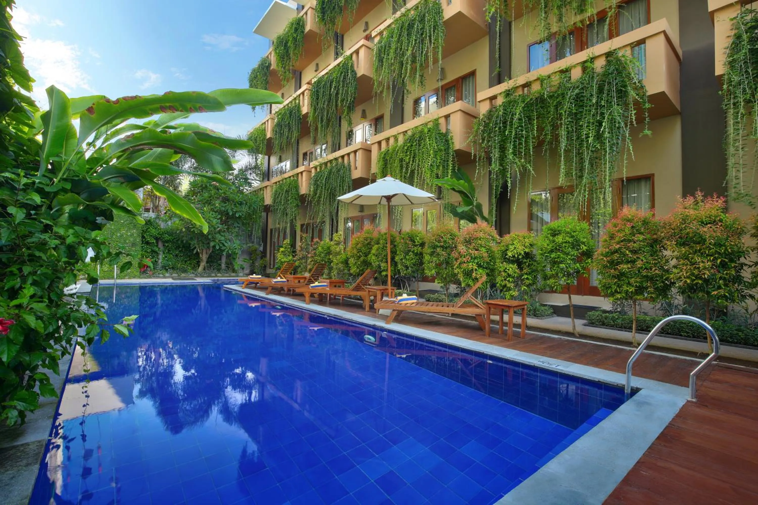Swimming pool in Bali Chaya Hotel Legian
