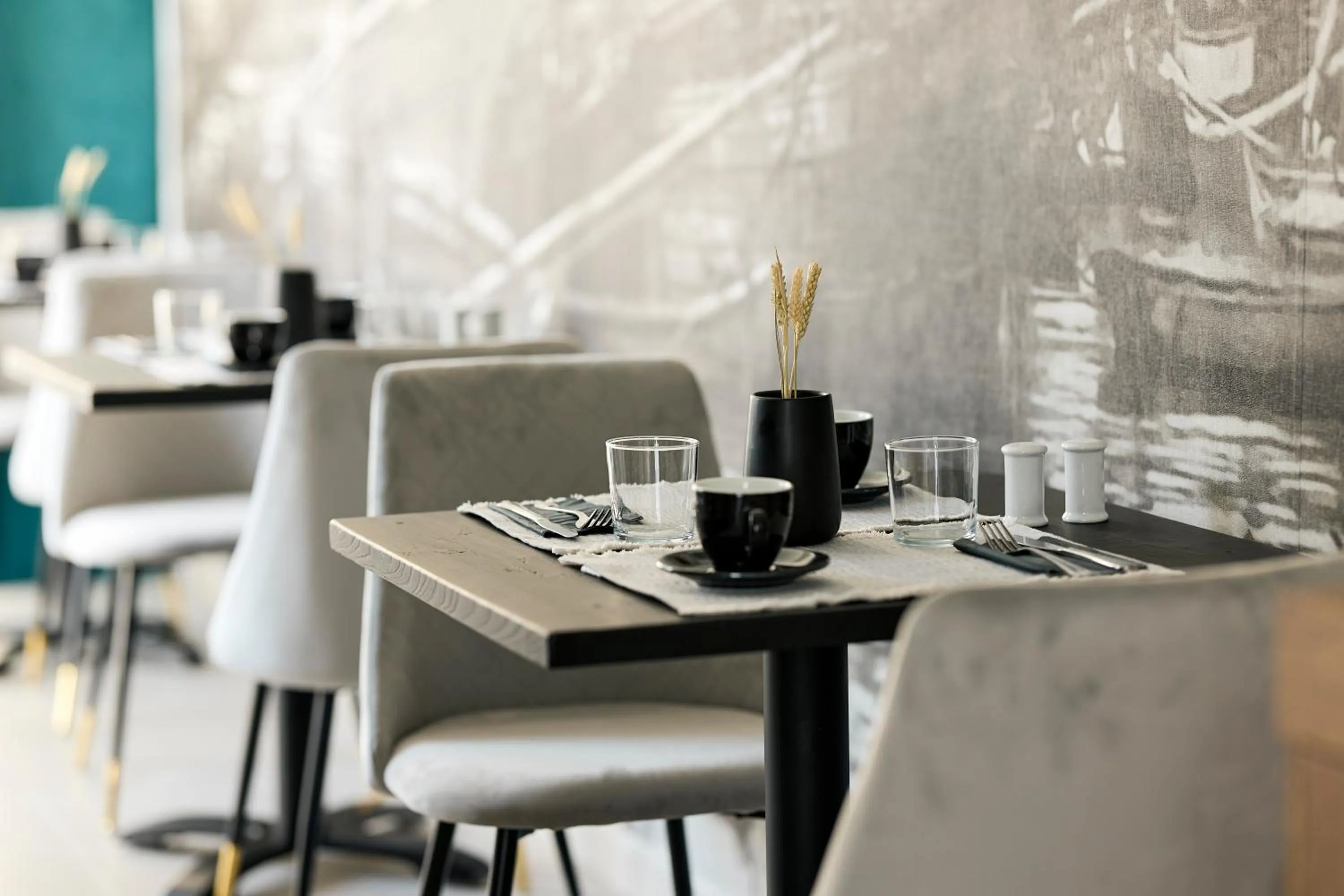 Restaurant/places to eat in Athenarum Portus Life & Style Hotel