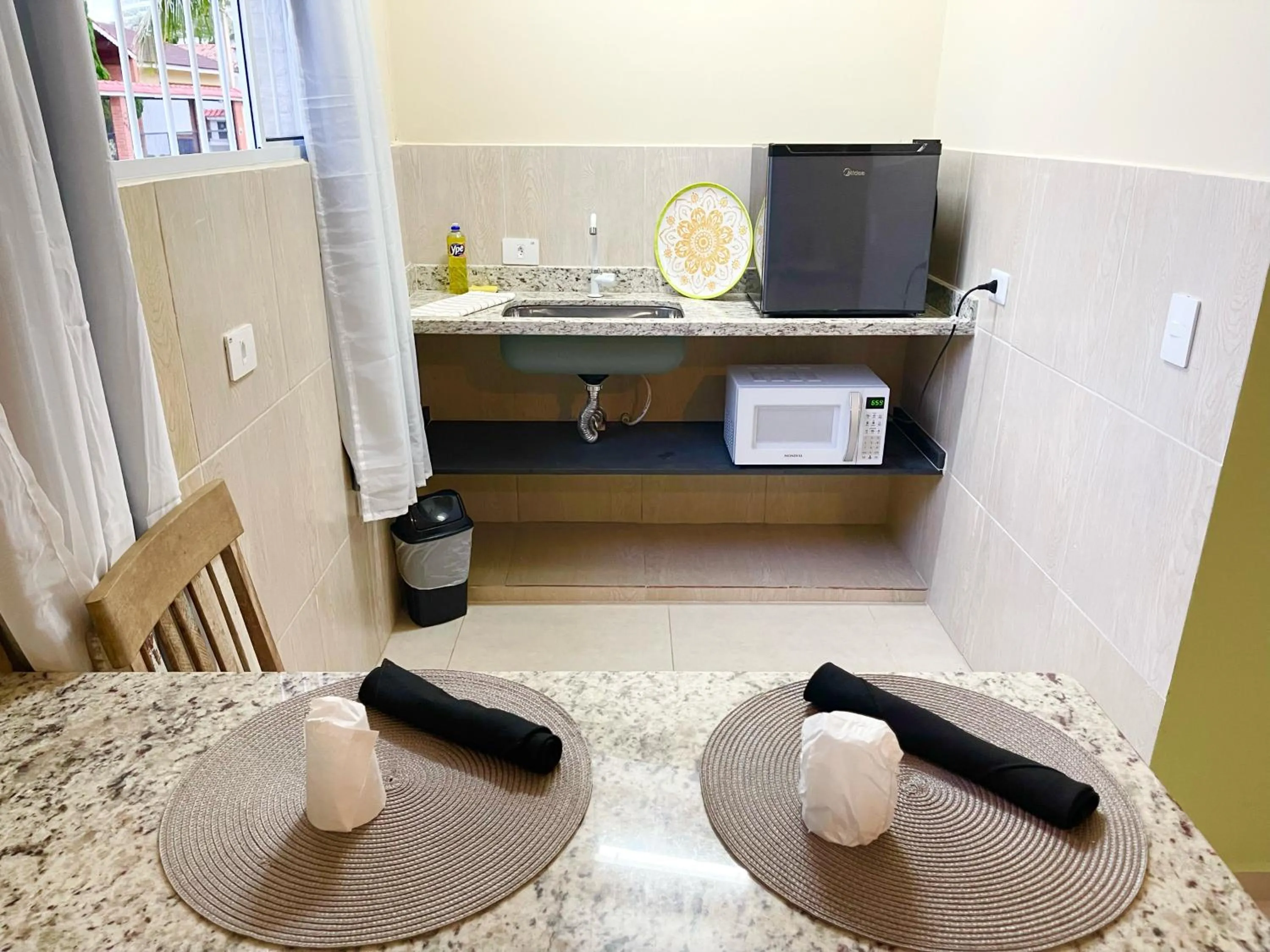 Kitchen or kitchenette in Surfside Suites