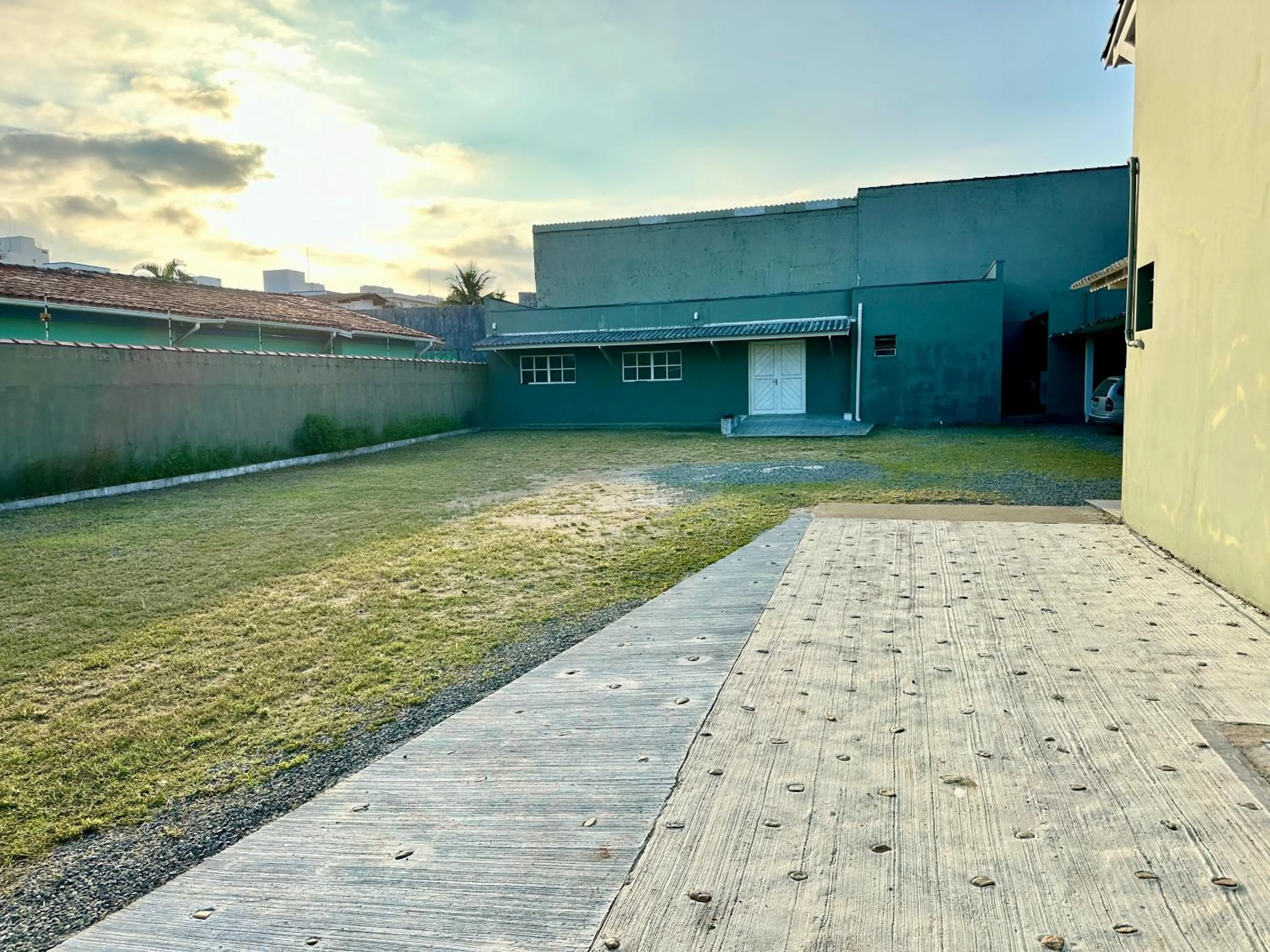 Parking in Surfside Suites