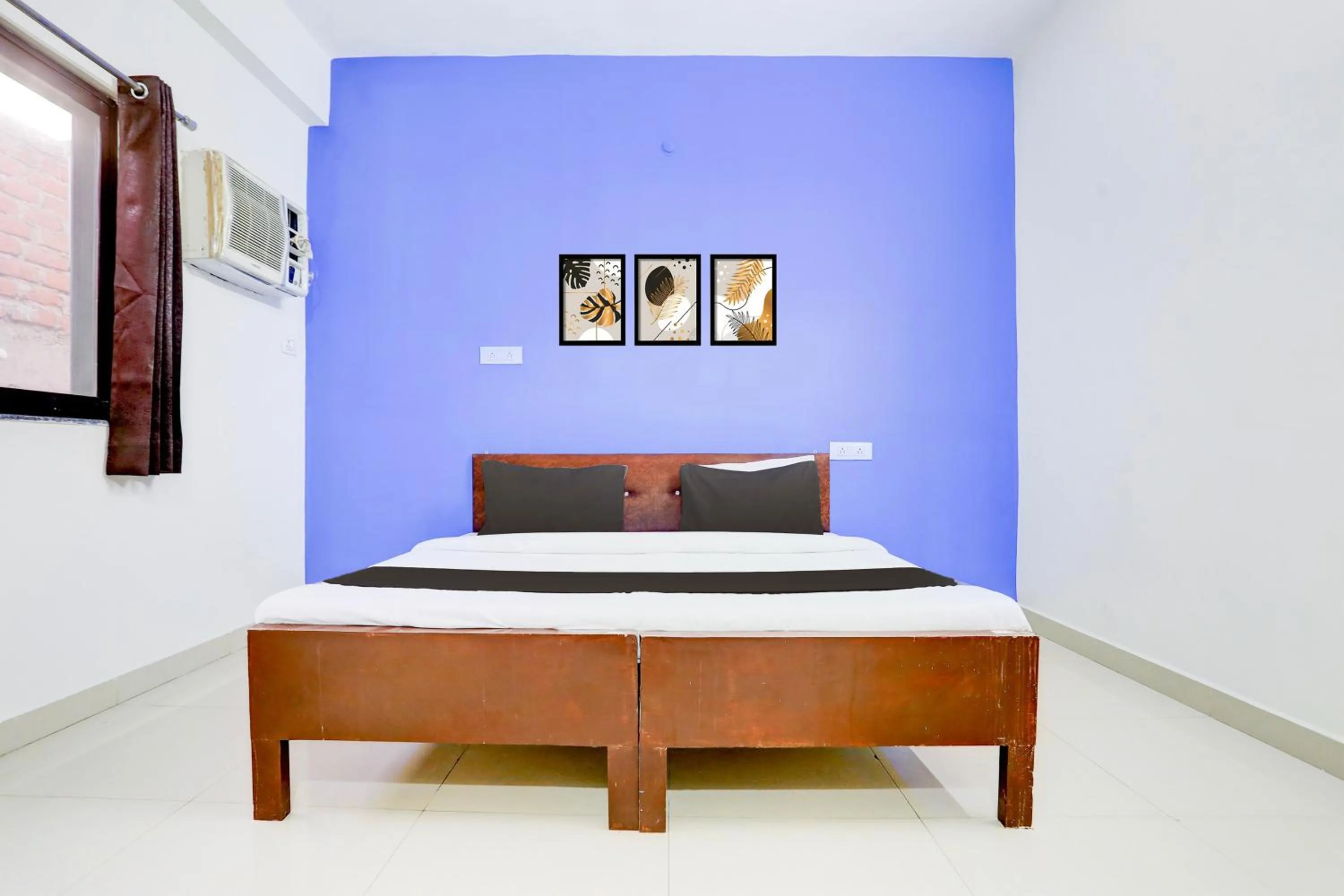 Facade/entrance, Bed in Hotel O Shree Mayaa