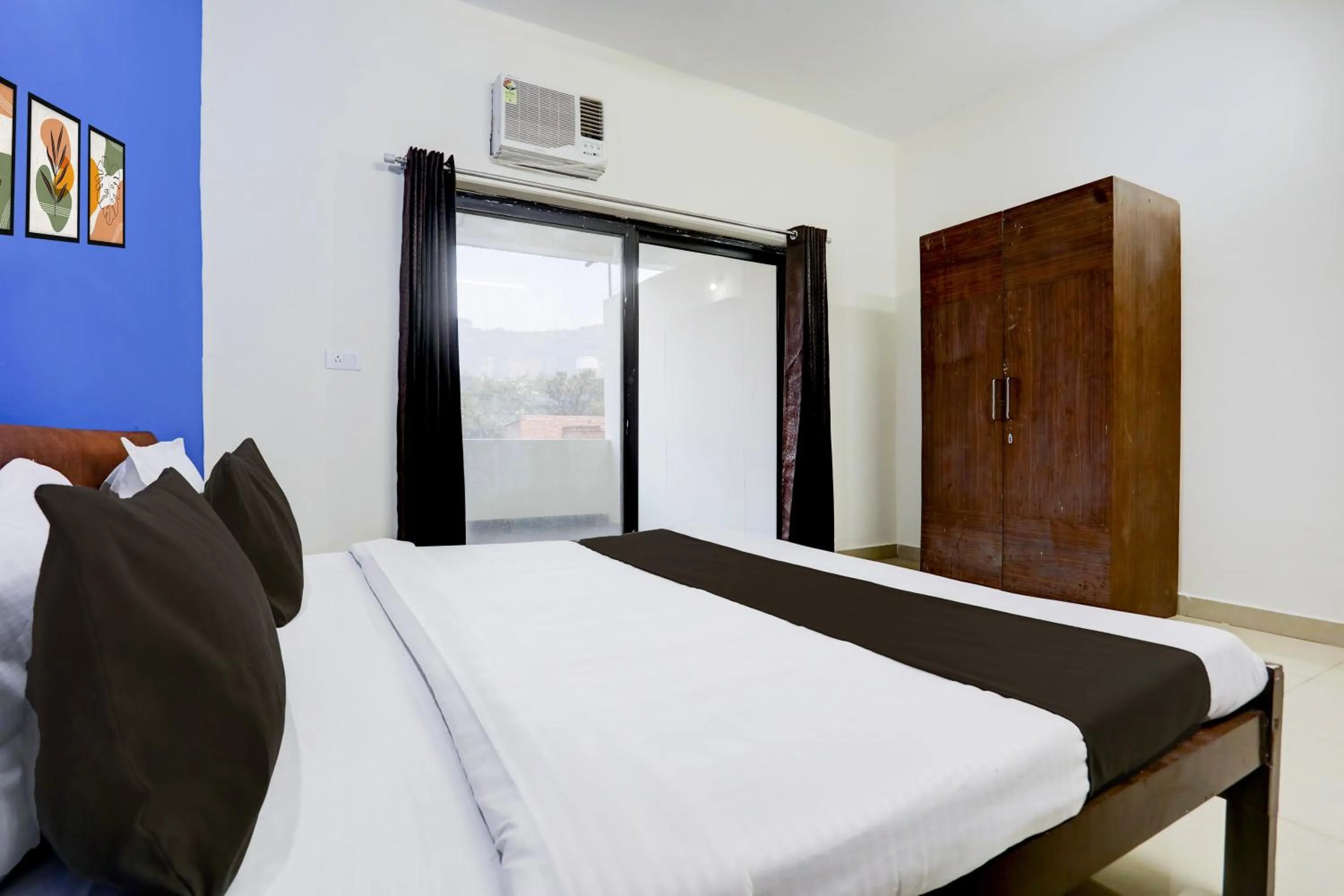 Bedroom, Bed in Hotel O Shree Mayaa