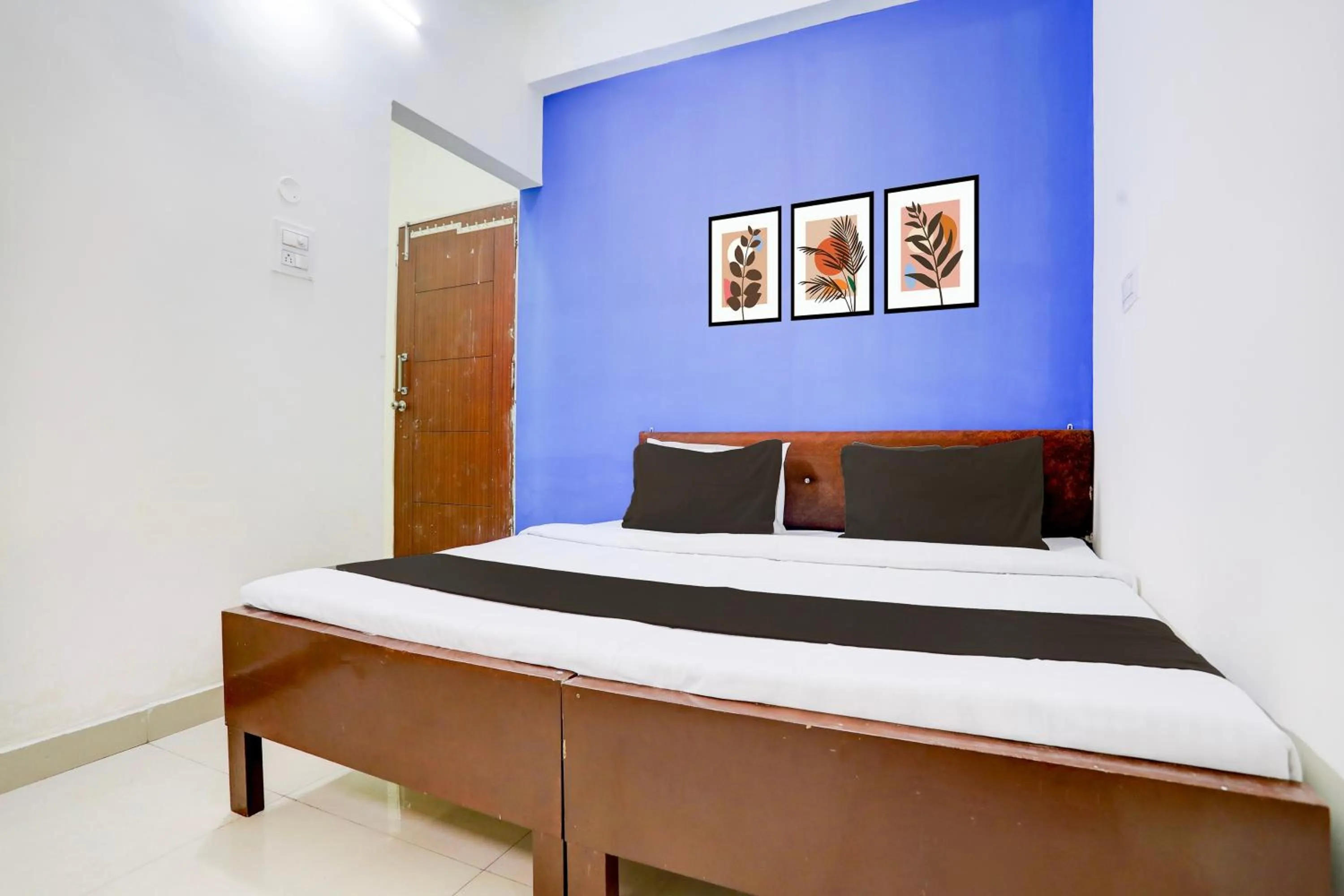 Bedroom, Bed in Hotel O Shree Mayaa
